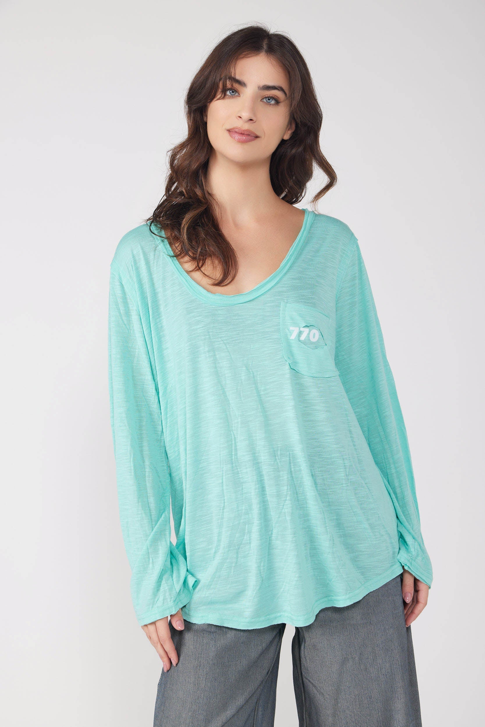 Basic wide-pocket shirt 770