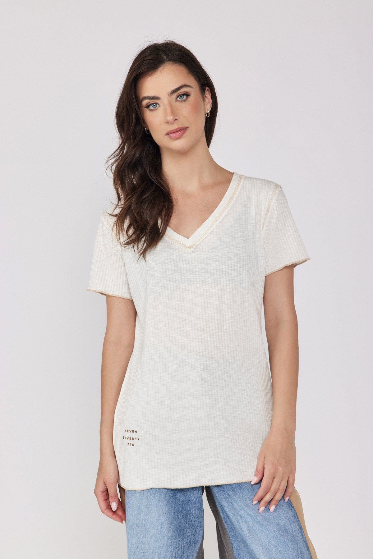 V-neck ribbed shirt 770