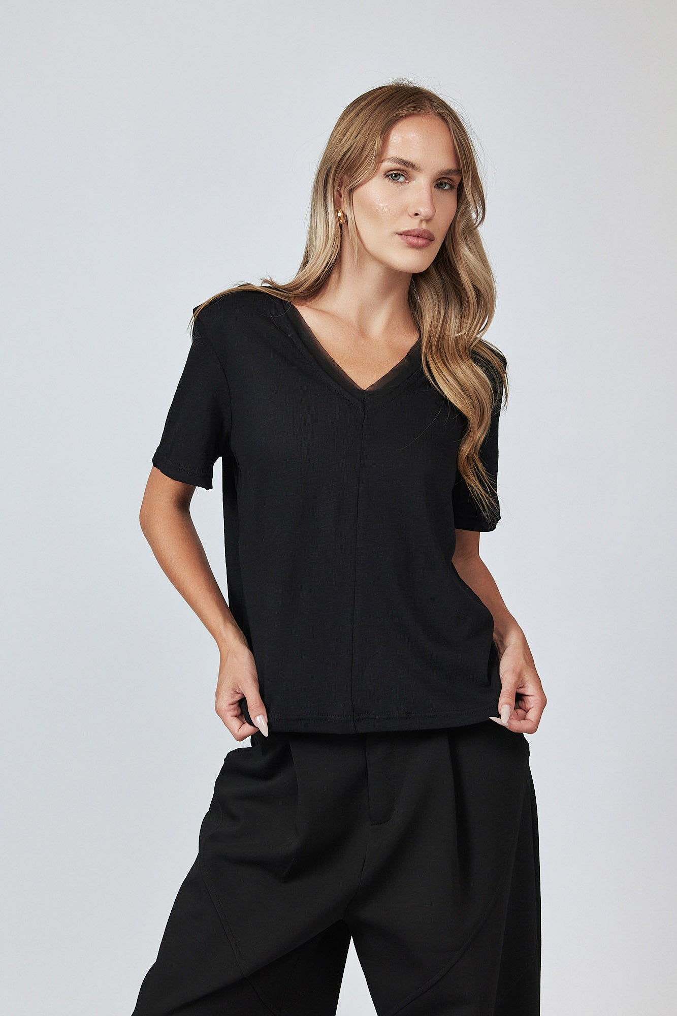 V-neck shirt tulle combination