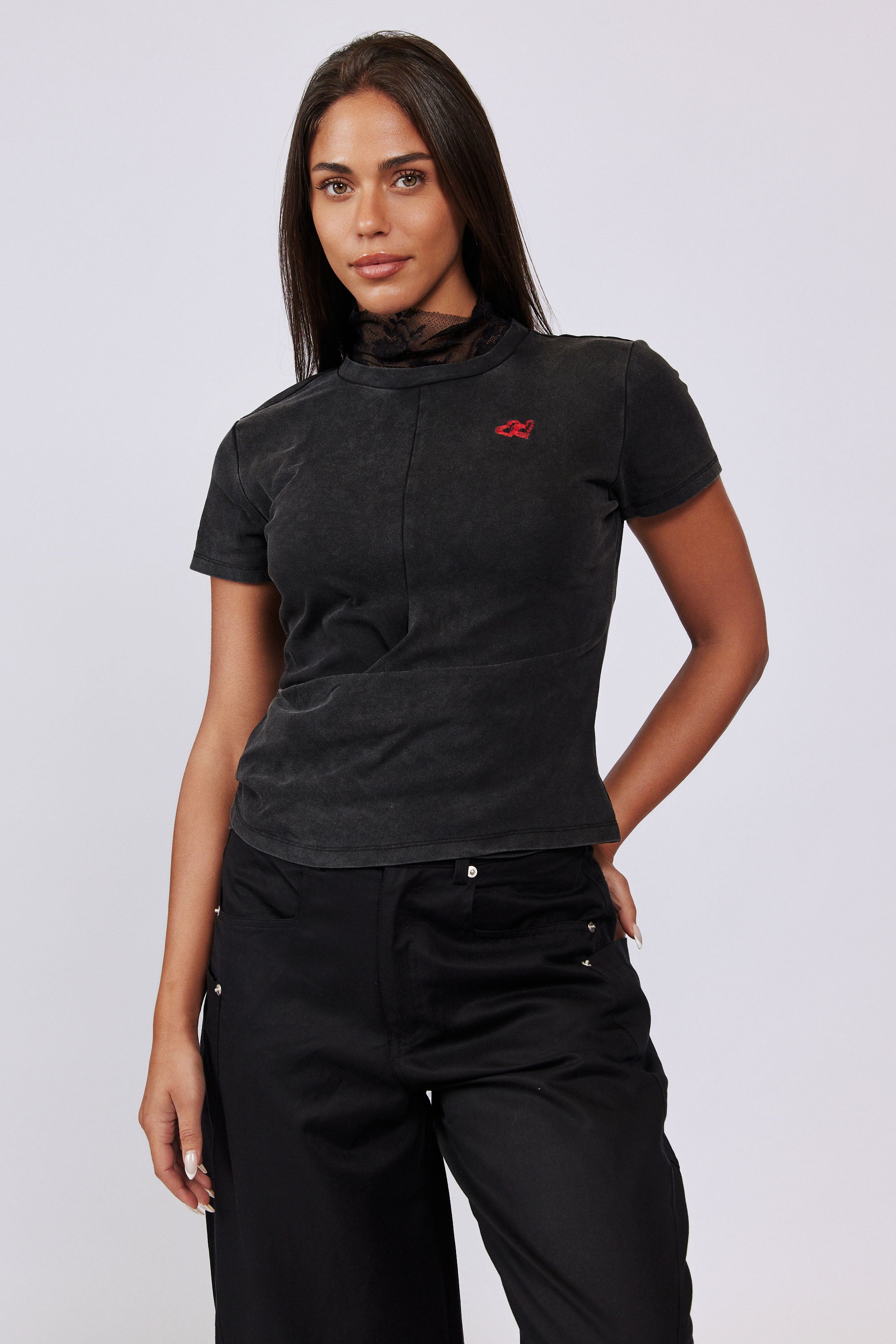 חולצת ווש צווארון תחרה