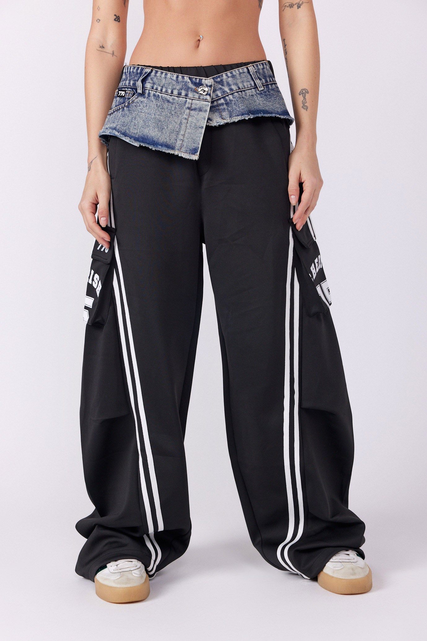 CHERISH denim pants combination