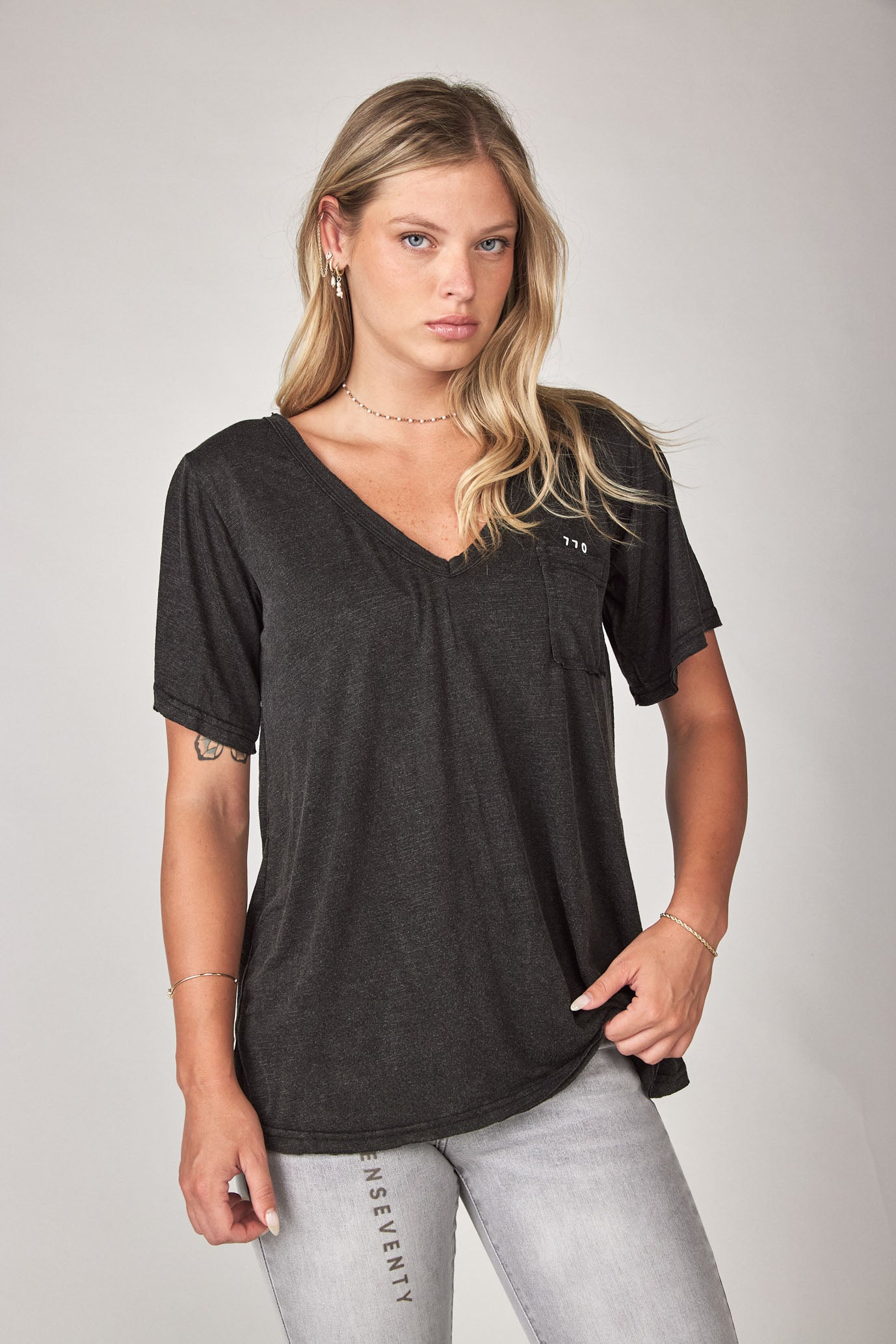 V-neck T-shirt with pocket 770