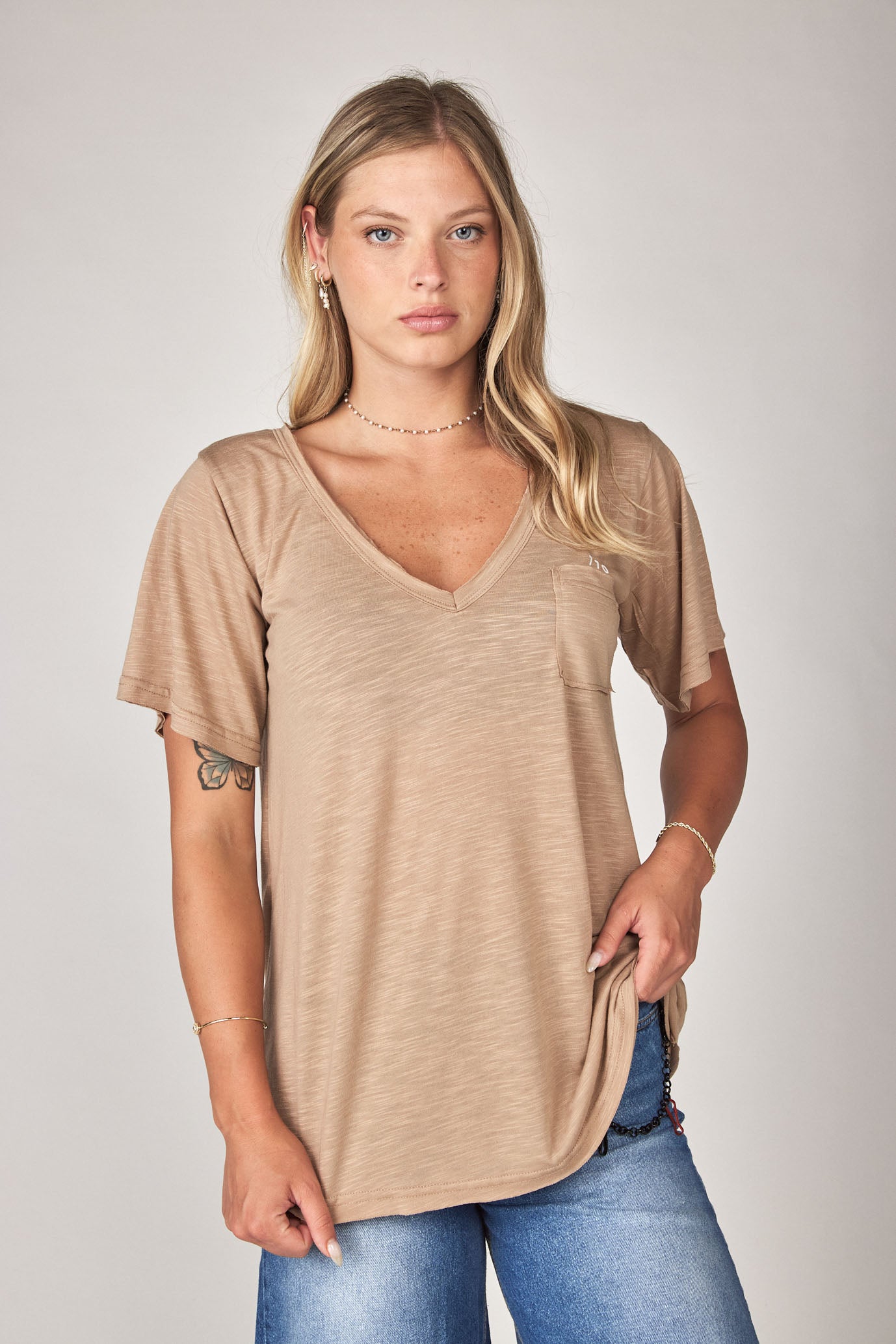 V-neck T-shirt with pocket 770