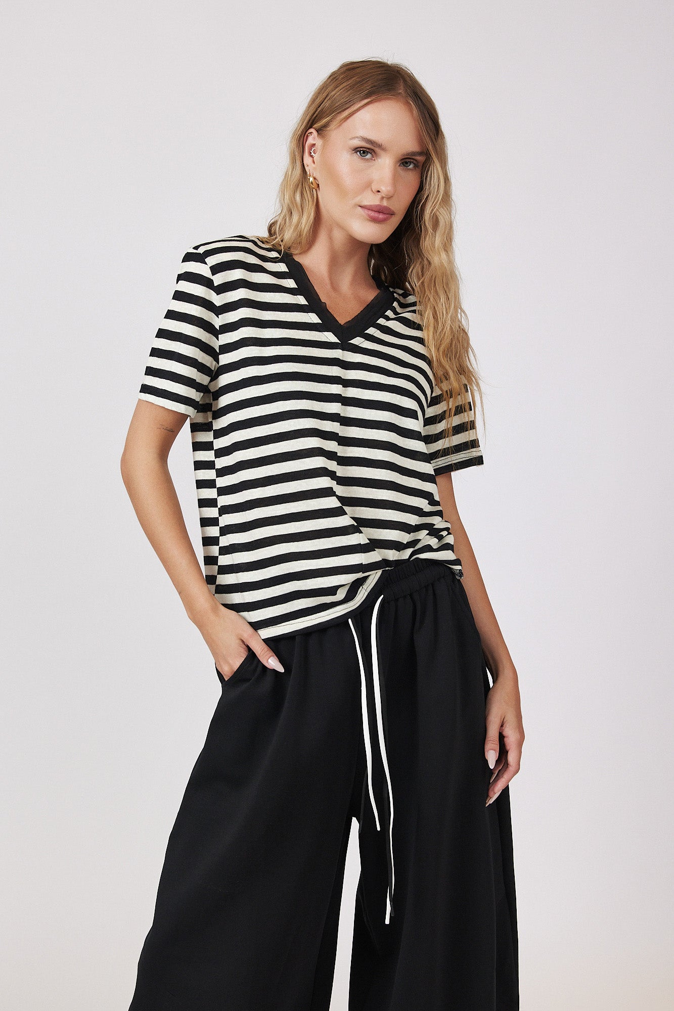 V-neck shirt tulle combination