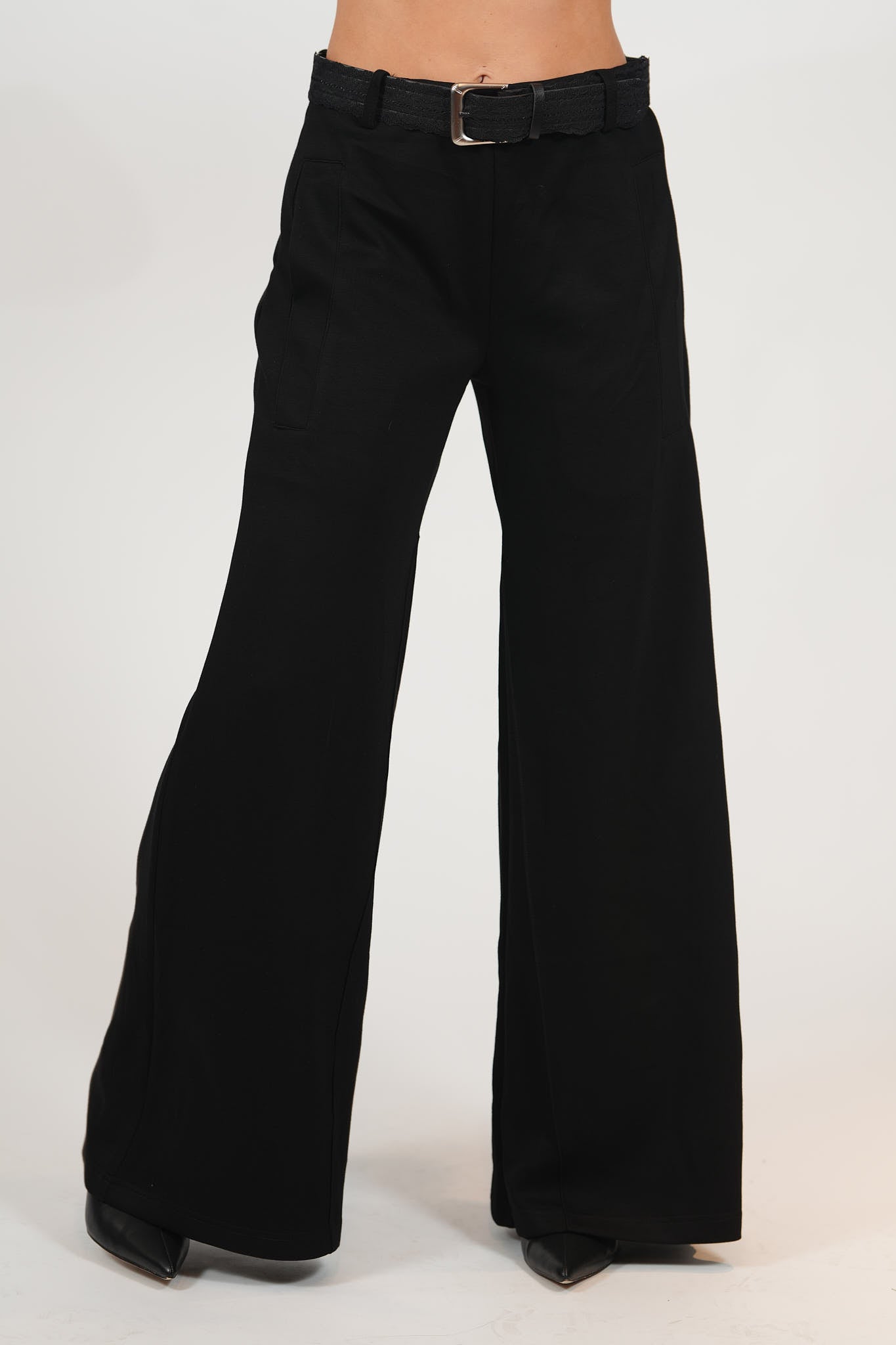 מכנסיים בשילוב חגורת תחרה