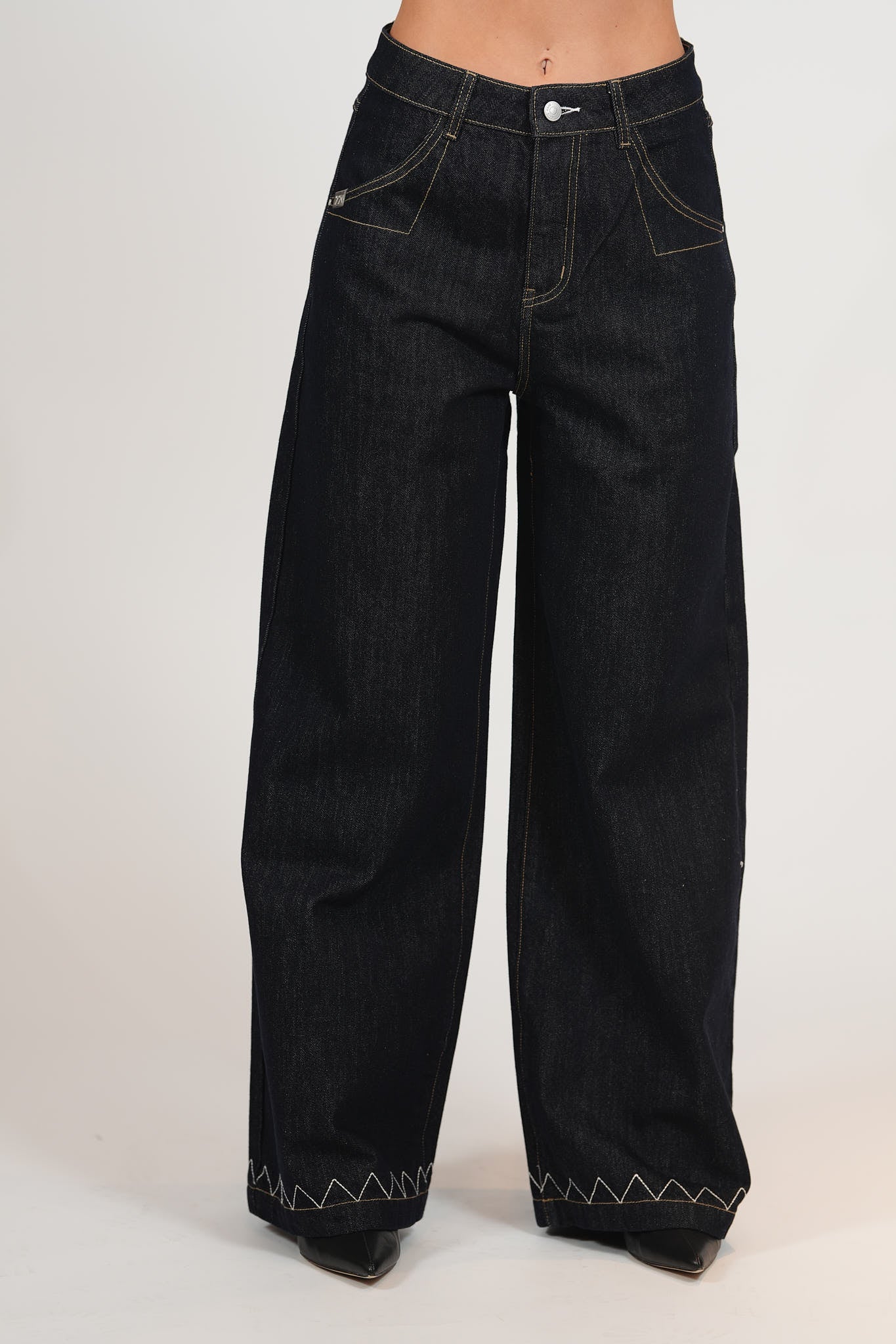 מכנסי ג'ינס תיפורי זיגזג