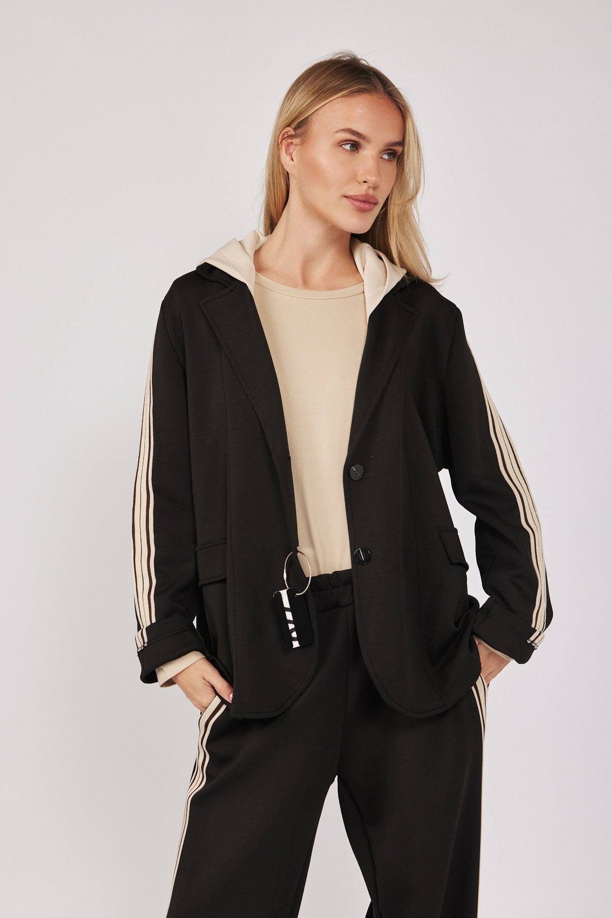 ג'קט דק ספורטיבי קפוצ'ון