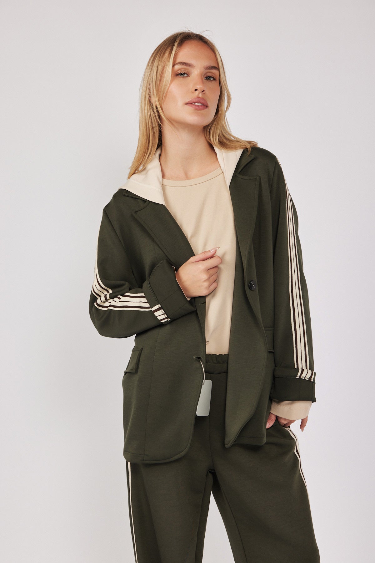 ג'קט דק ספורטיבי קפוצ'ון