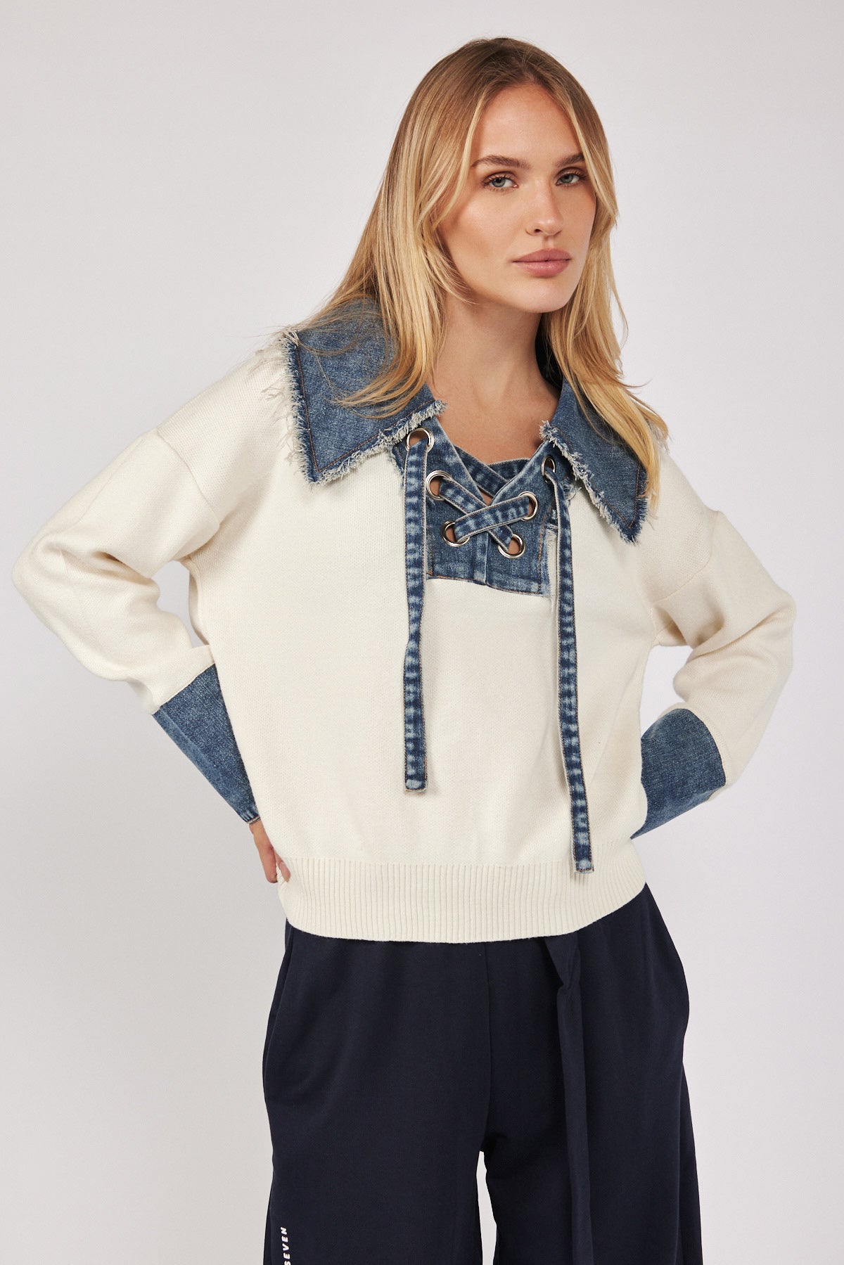 חולצת סריג שילוב ג'ינס שרוך