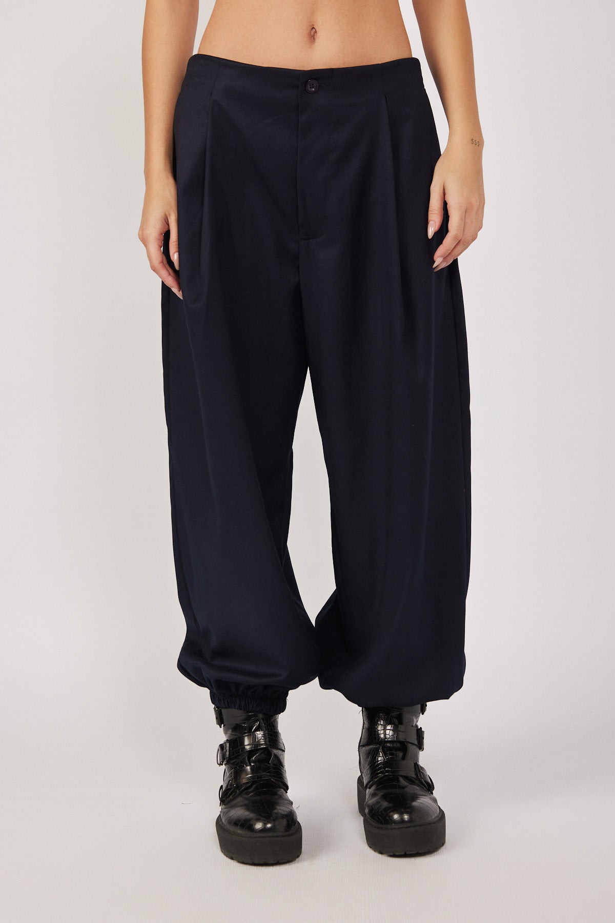 מכנסי בלון מחויטים