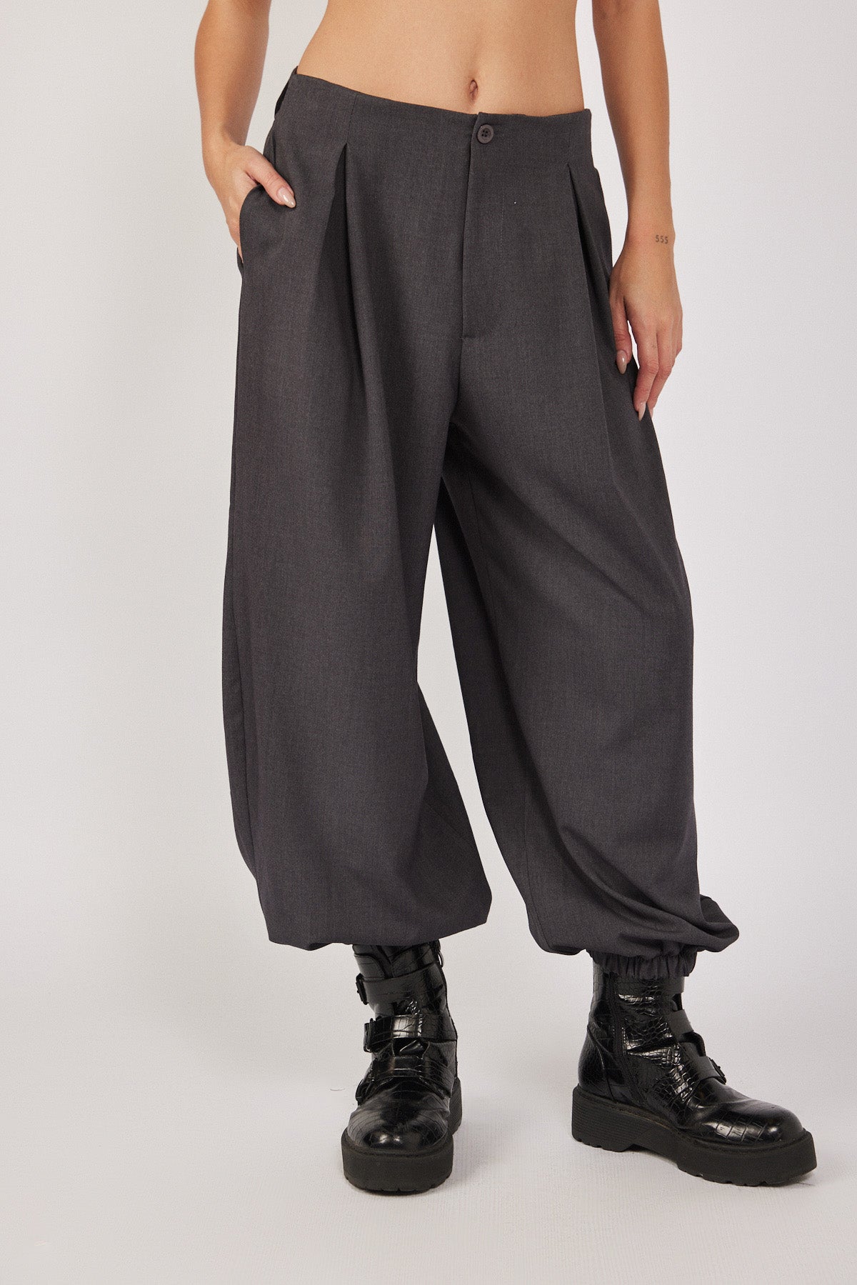 מכנסי בלון מחויטים