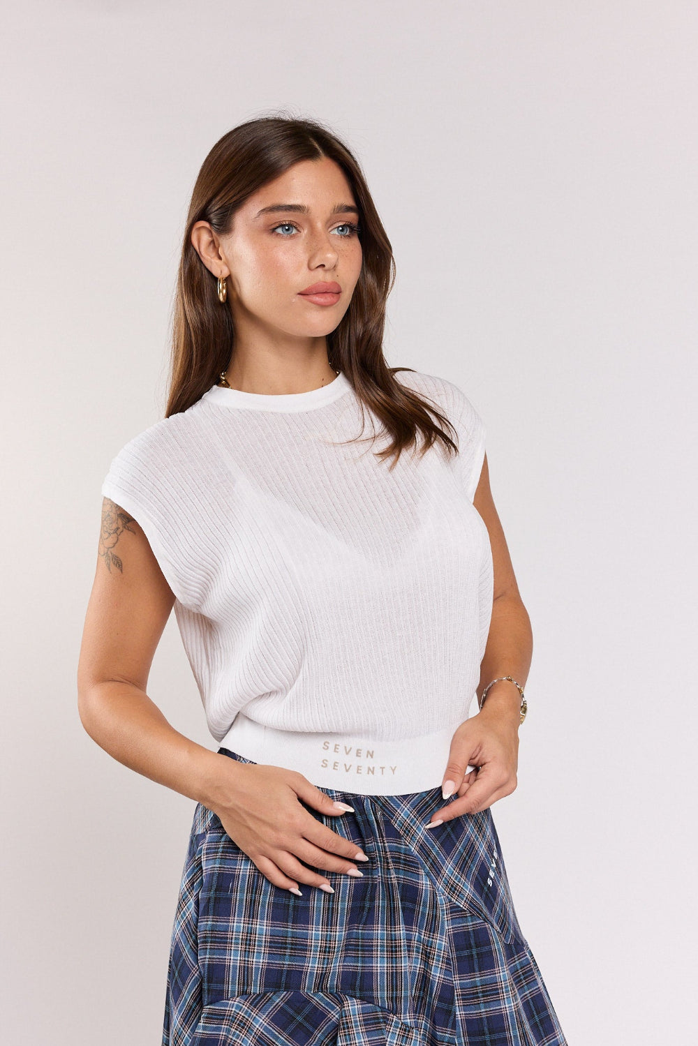 Thin knit tank top with tie 770