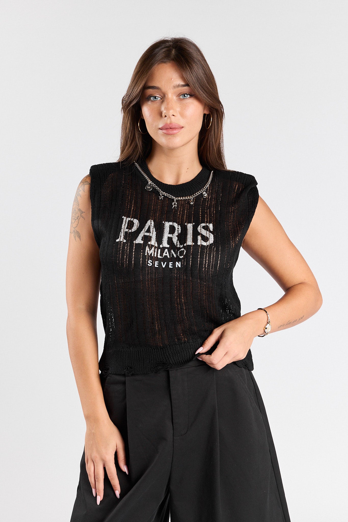 Knitted tank top with chain