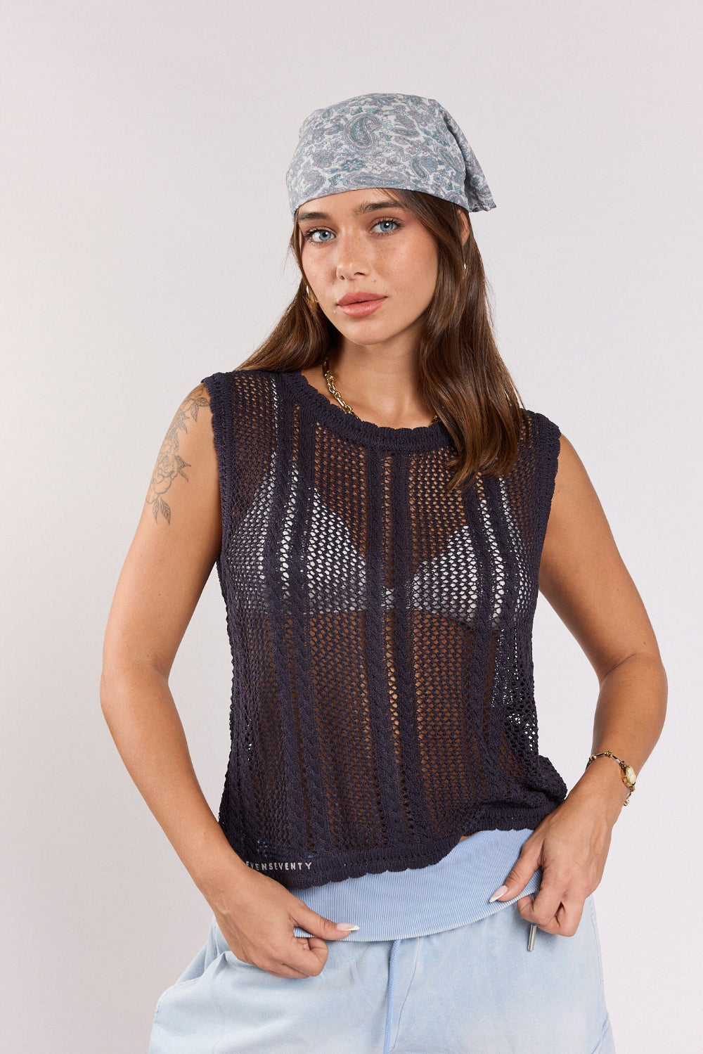 Knitted tank top combined with a SEVEN scarf