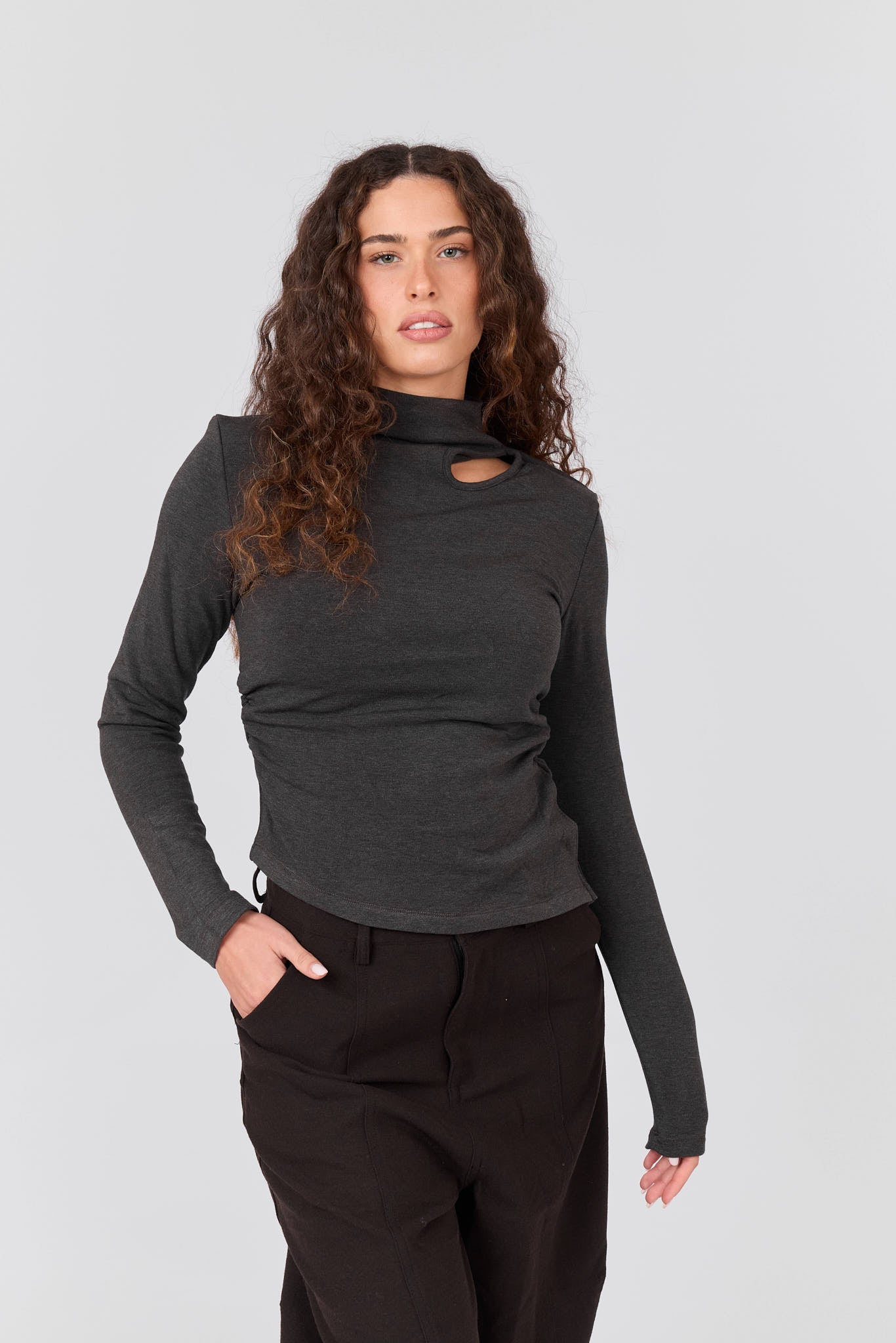 חולצת חצי גולף מפתח צד אסימטרית