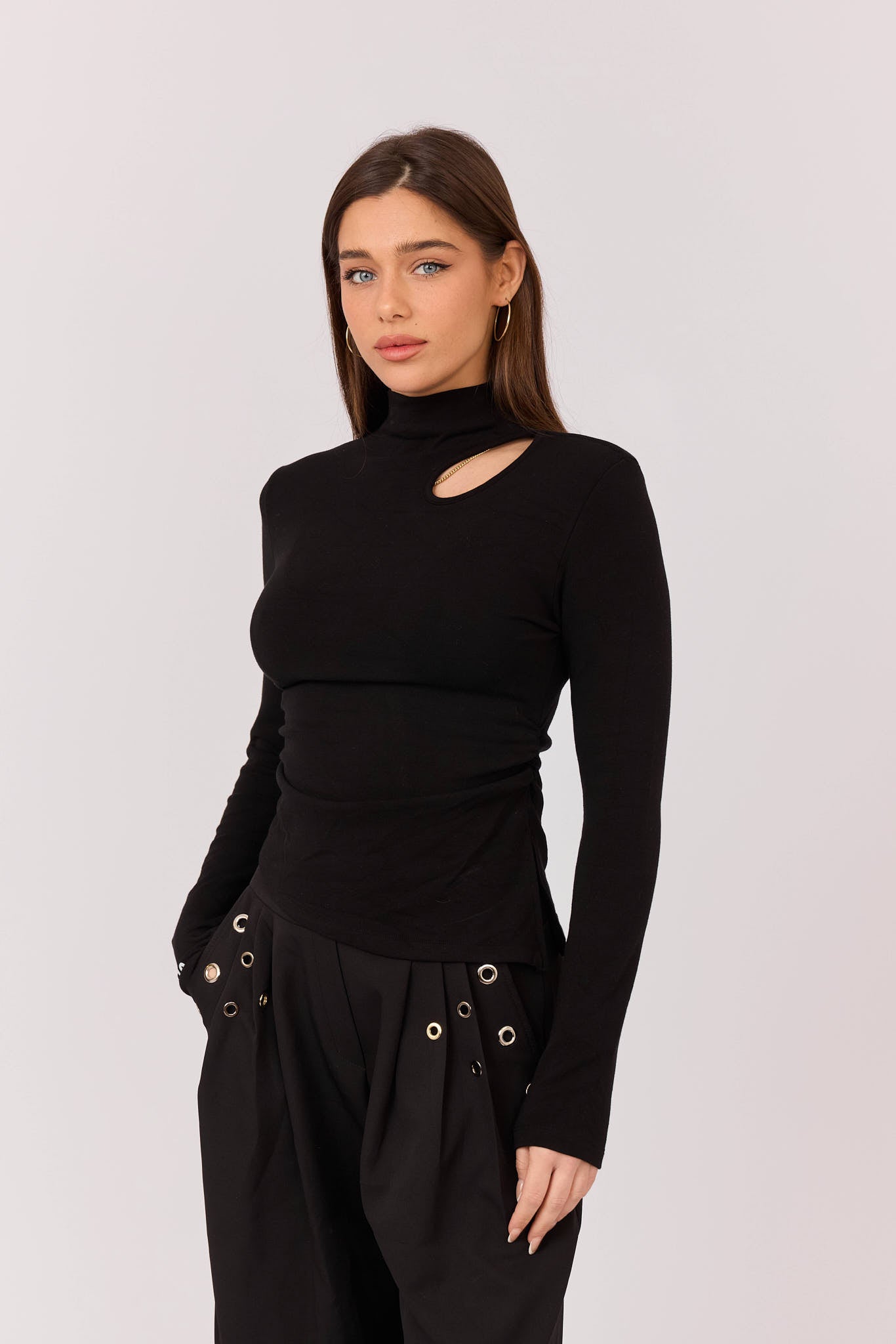 חולצת חצי גולף מפתח צד אסימטרית