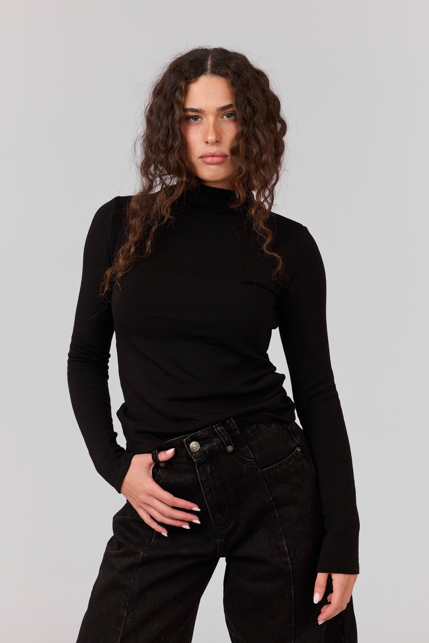 חולצת בייסיק חצי גולף