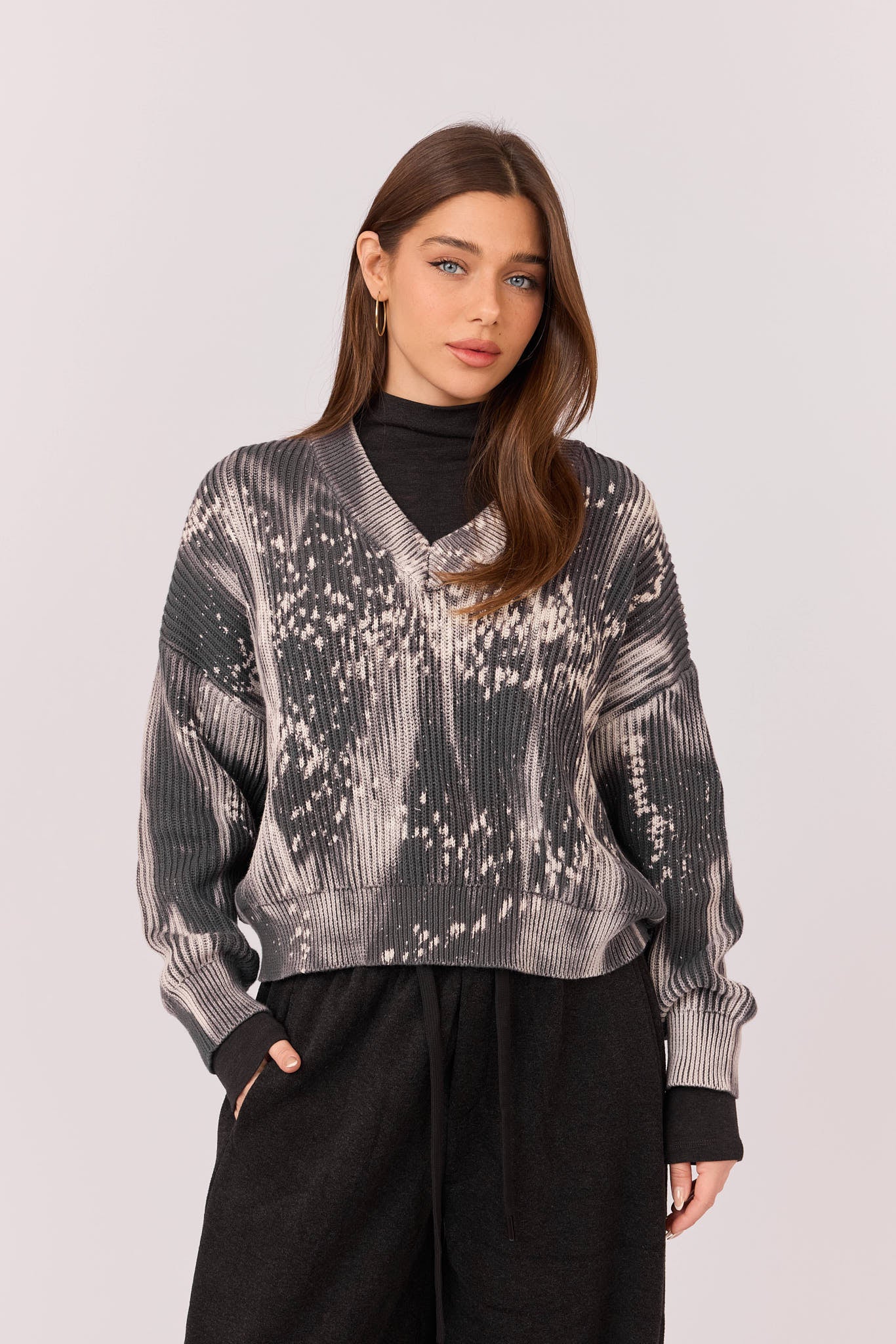 חולצת סריג צווארון וי