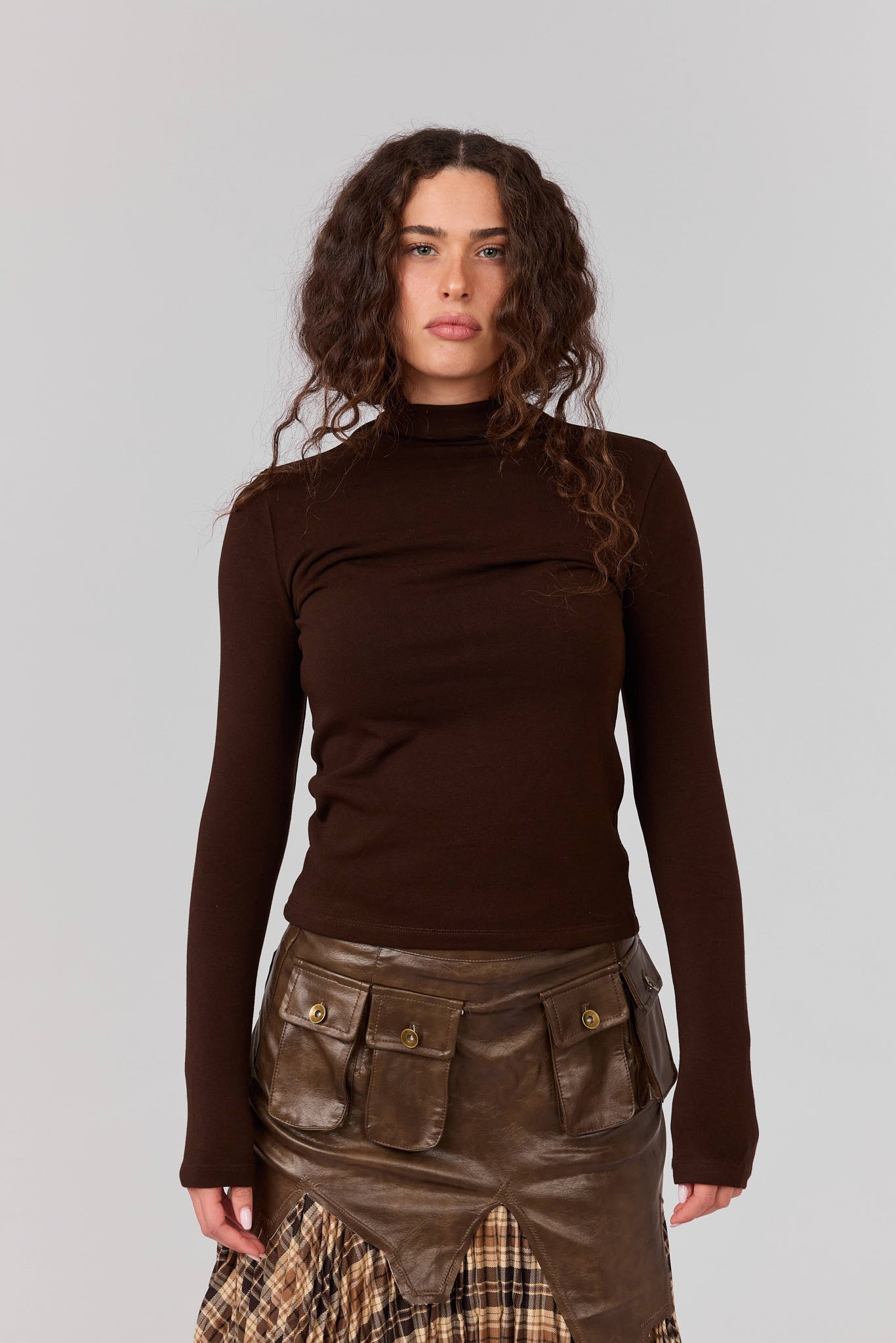 חולצת בייסיק חצי גולף