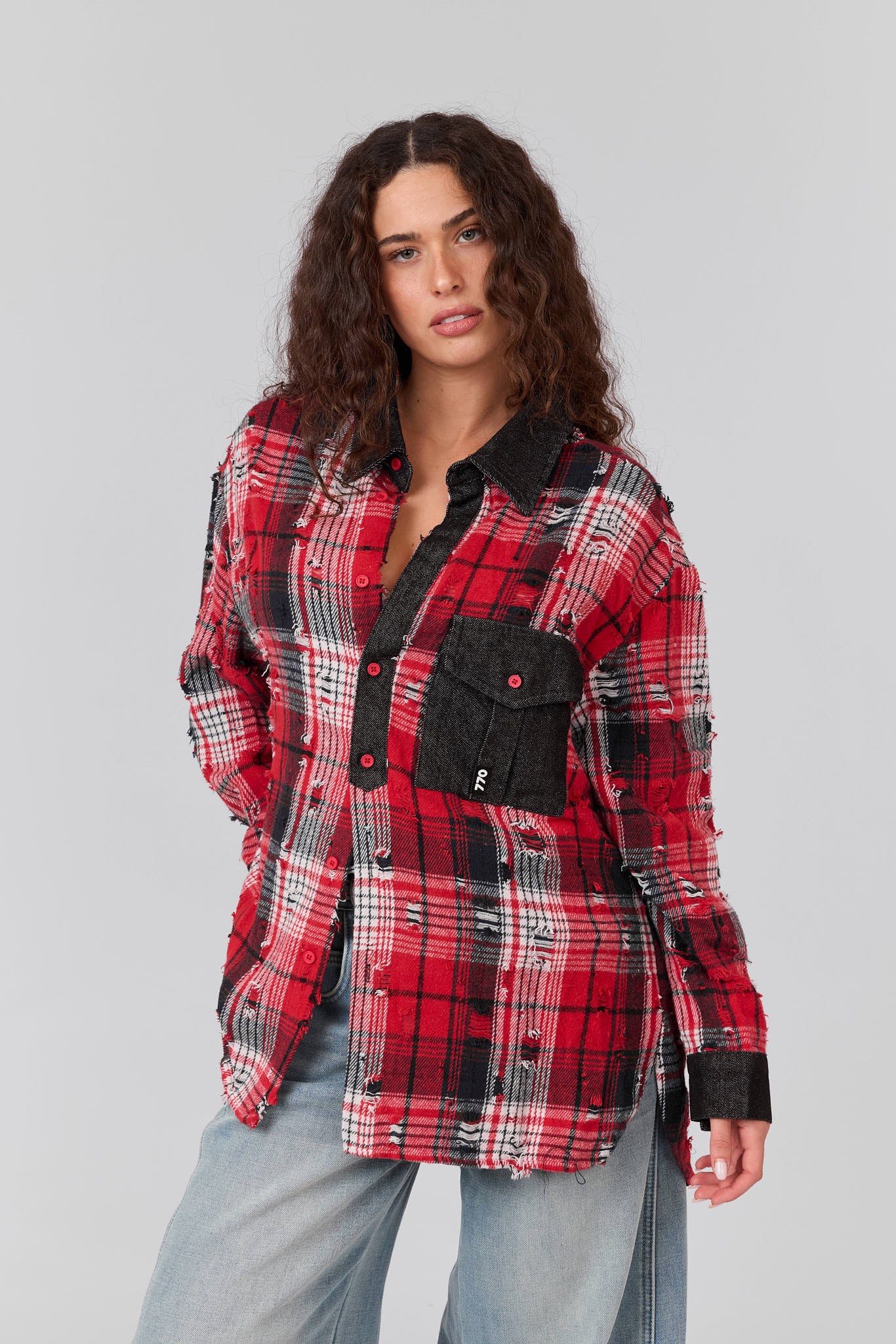 מכופתרת משבצות קרעים