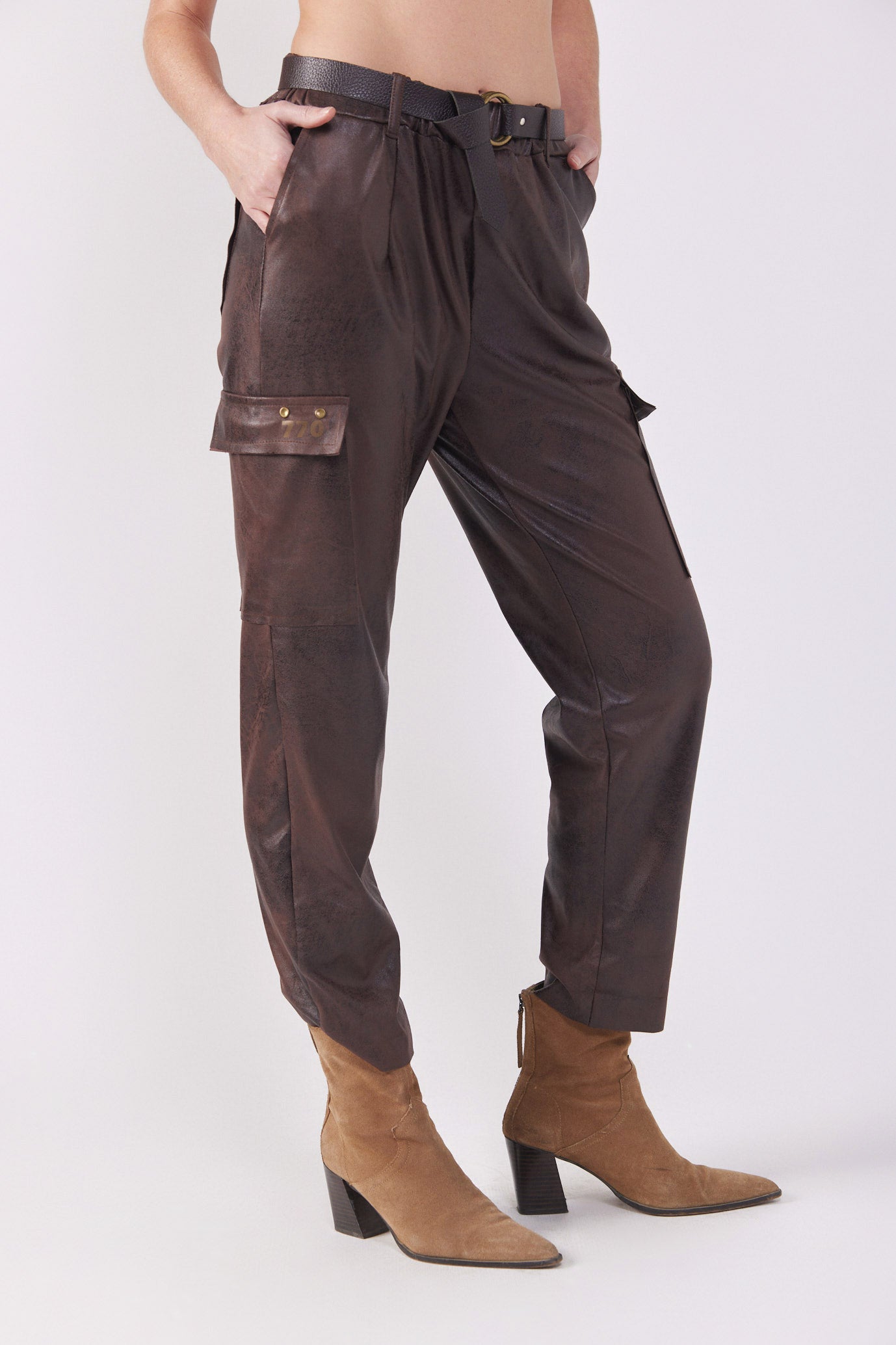 Suede pants with belt 770