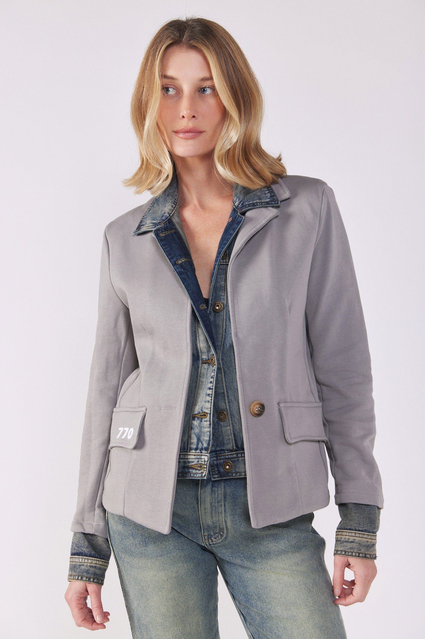 ג'קט שילוב ג'ינס