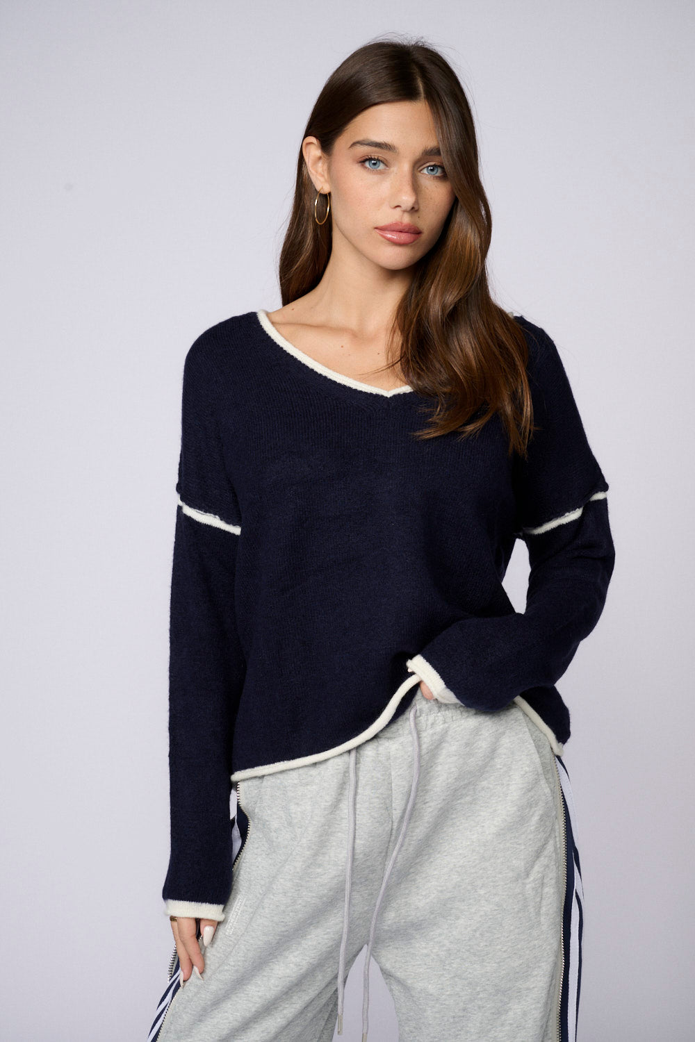 חולצת סריג עבה צווארן וי