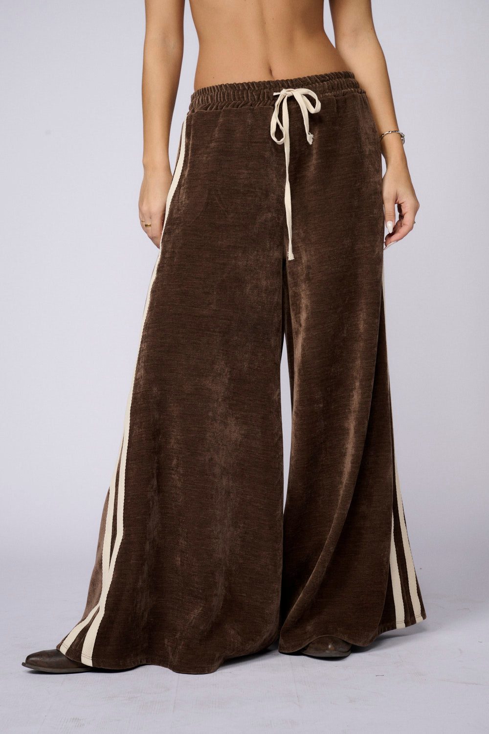 מכנסי קטיפה מתרחבים