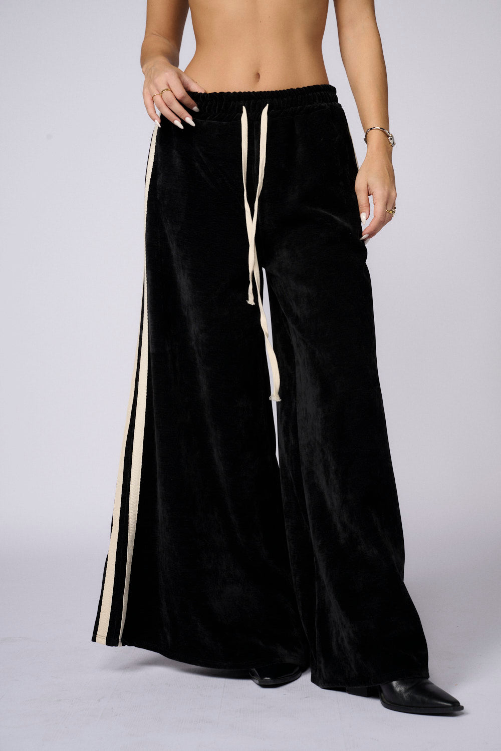 מכנסי קטיפה מתרחבים