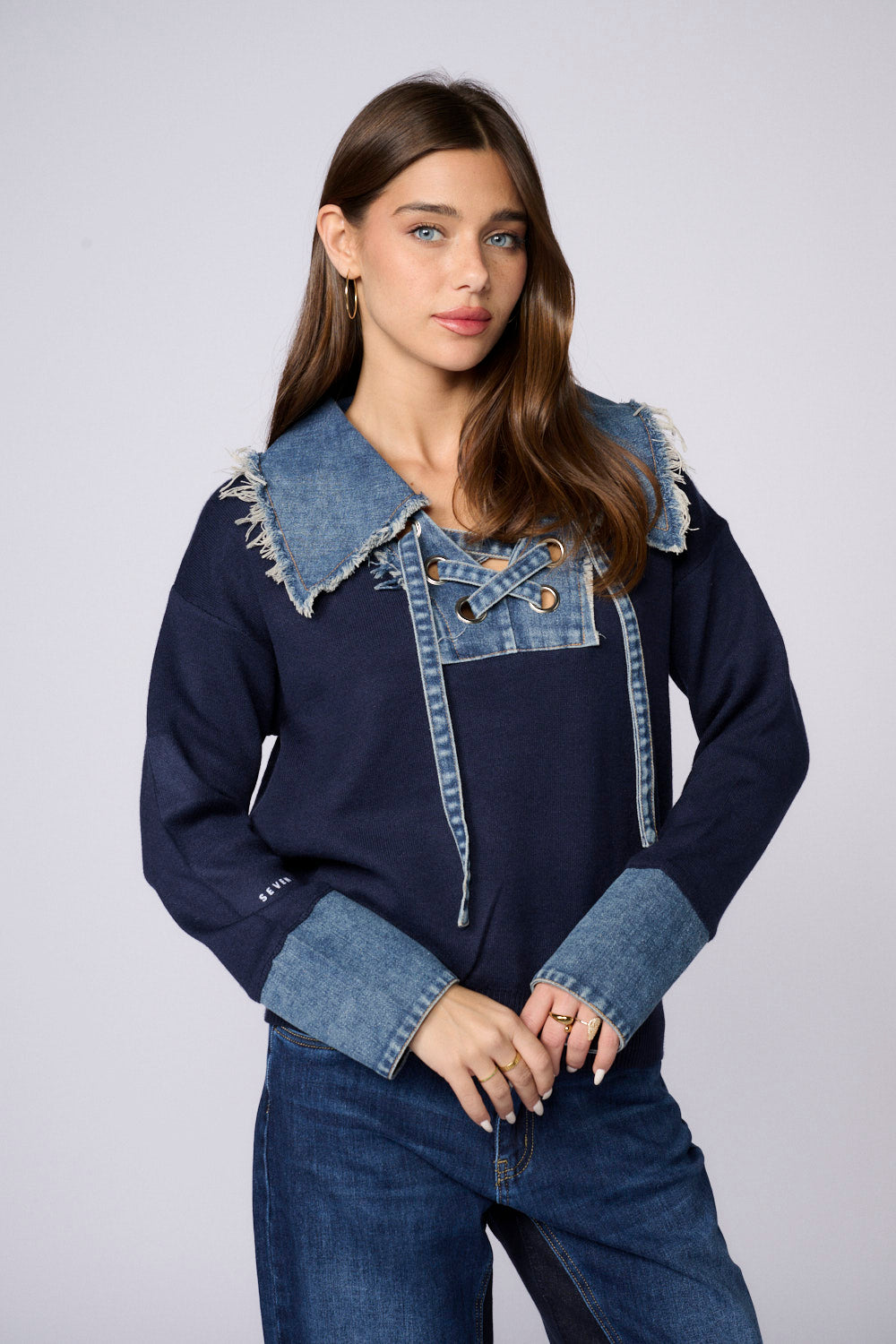 חולצת סריג שילוב ג'ינס שרוך