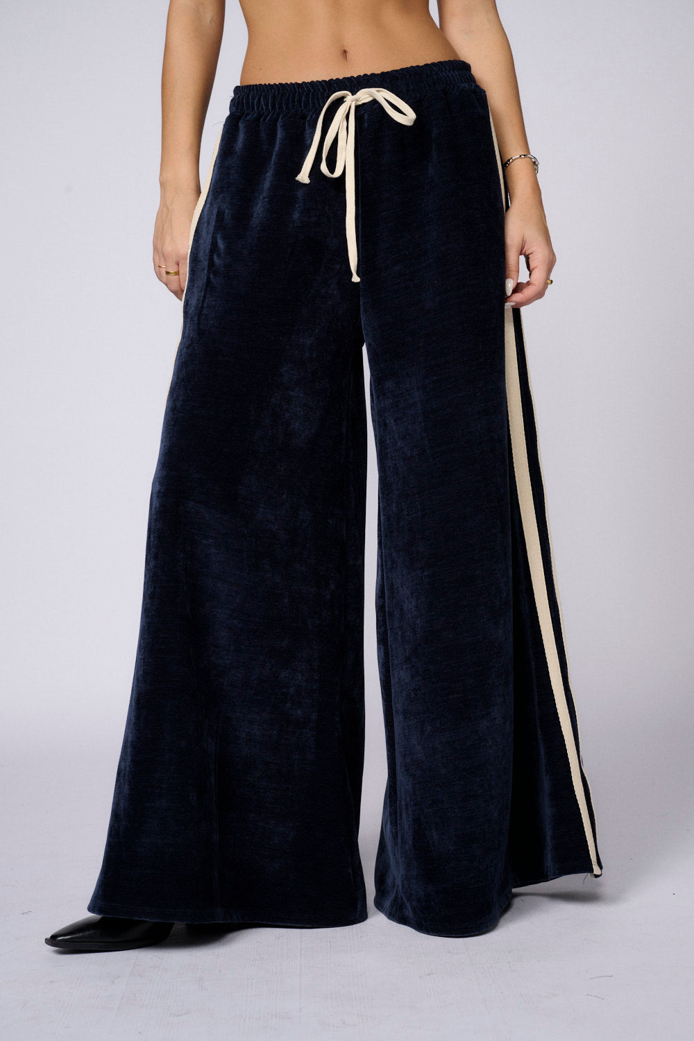 מכנסי קטיפה מתרחבים