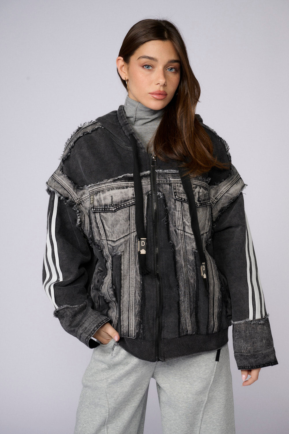 ג'קט קפוצ'ון שילוב ג'ינס ספורטיבי