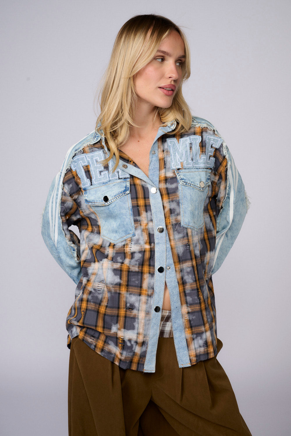 חולצת משבצות שילוב ג'ינס