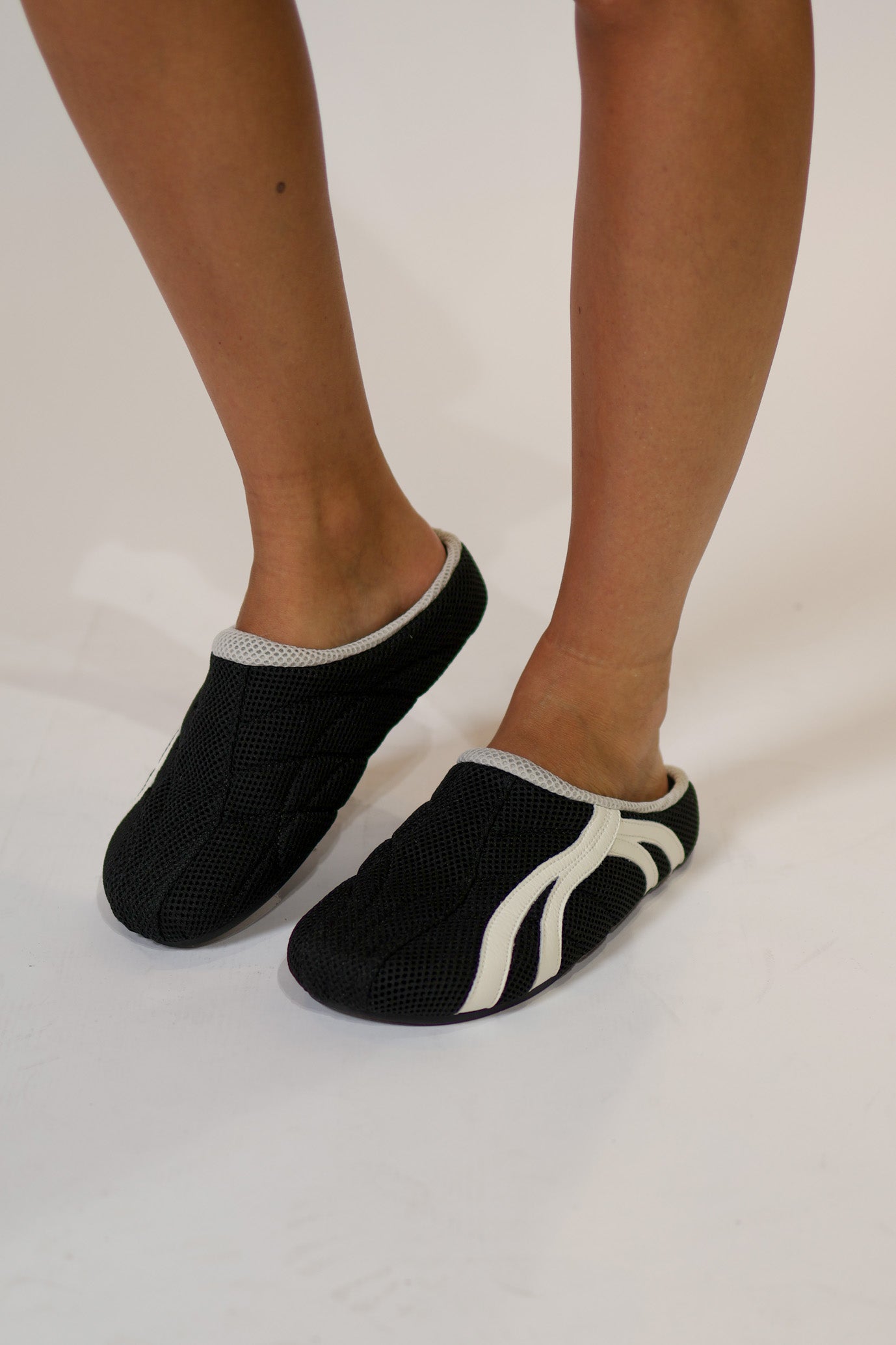 GIRL sporty mesh flip-flops