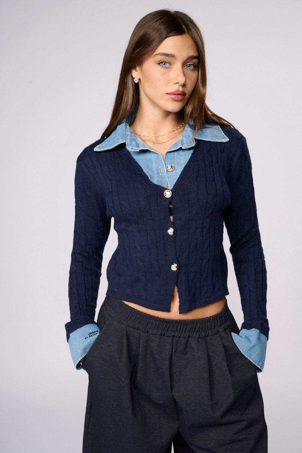 חולצת סריג בשילוב ג'ינס
