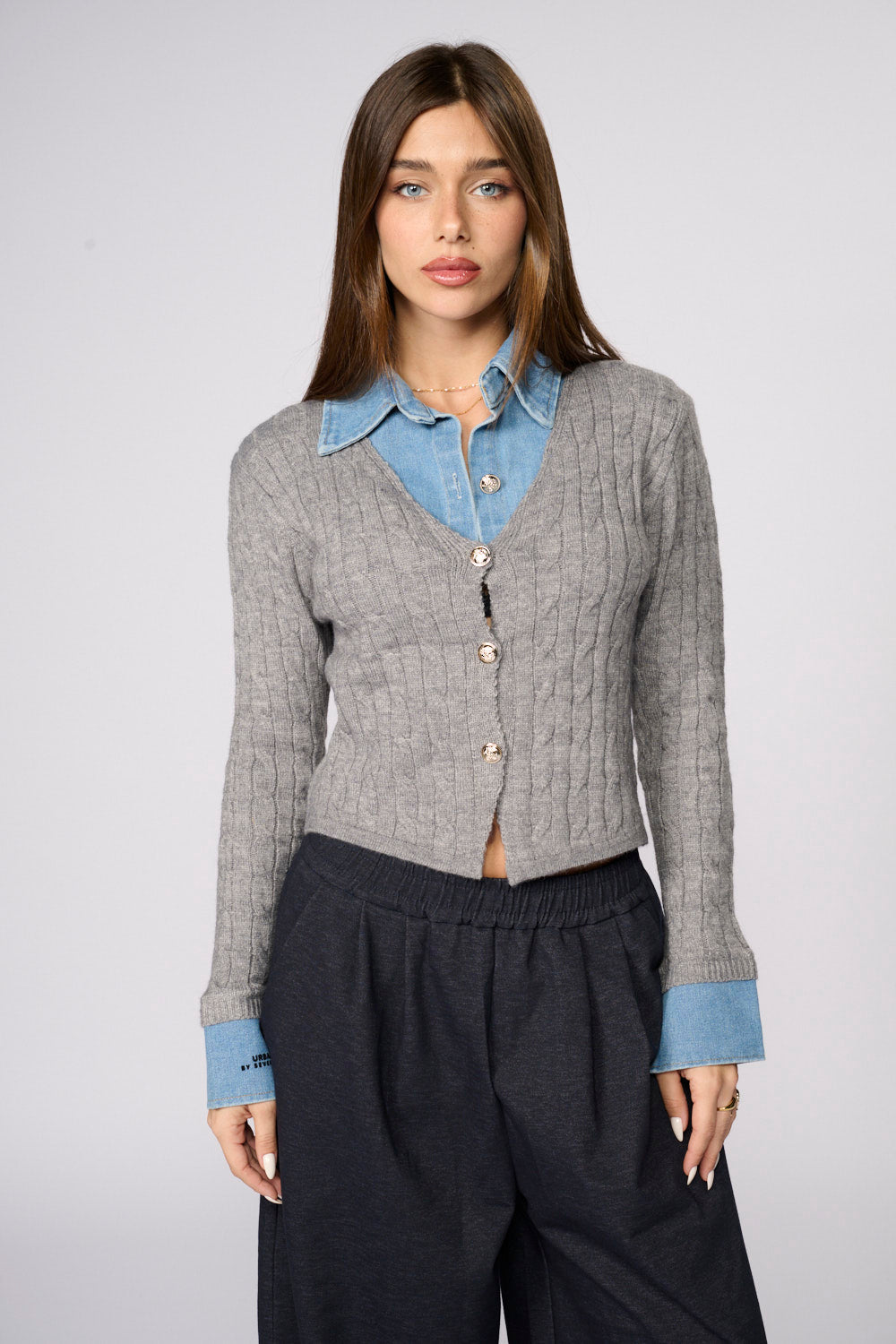 חולצת סריג בשילוב ג'ינס