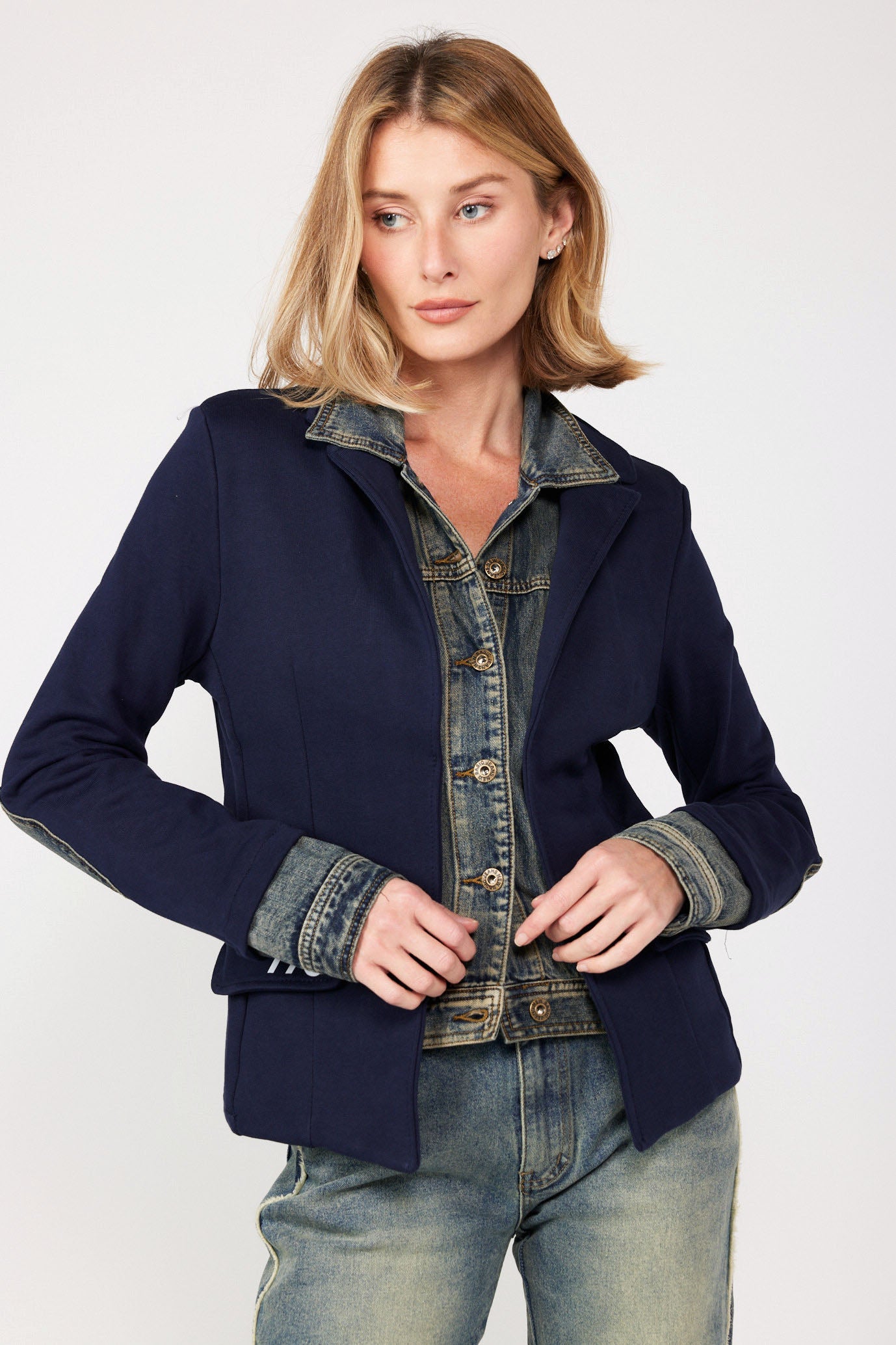 ג'קט שילוב ג'ינס