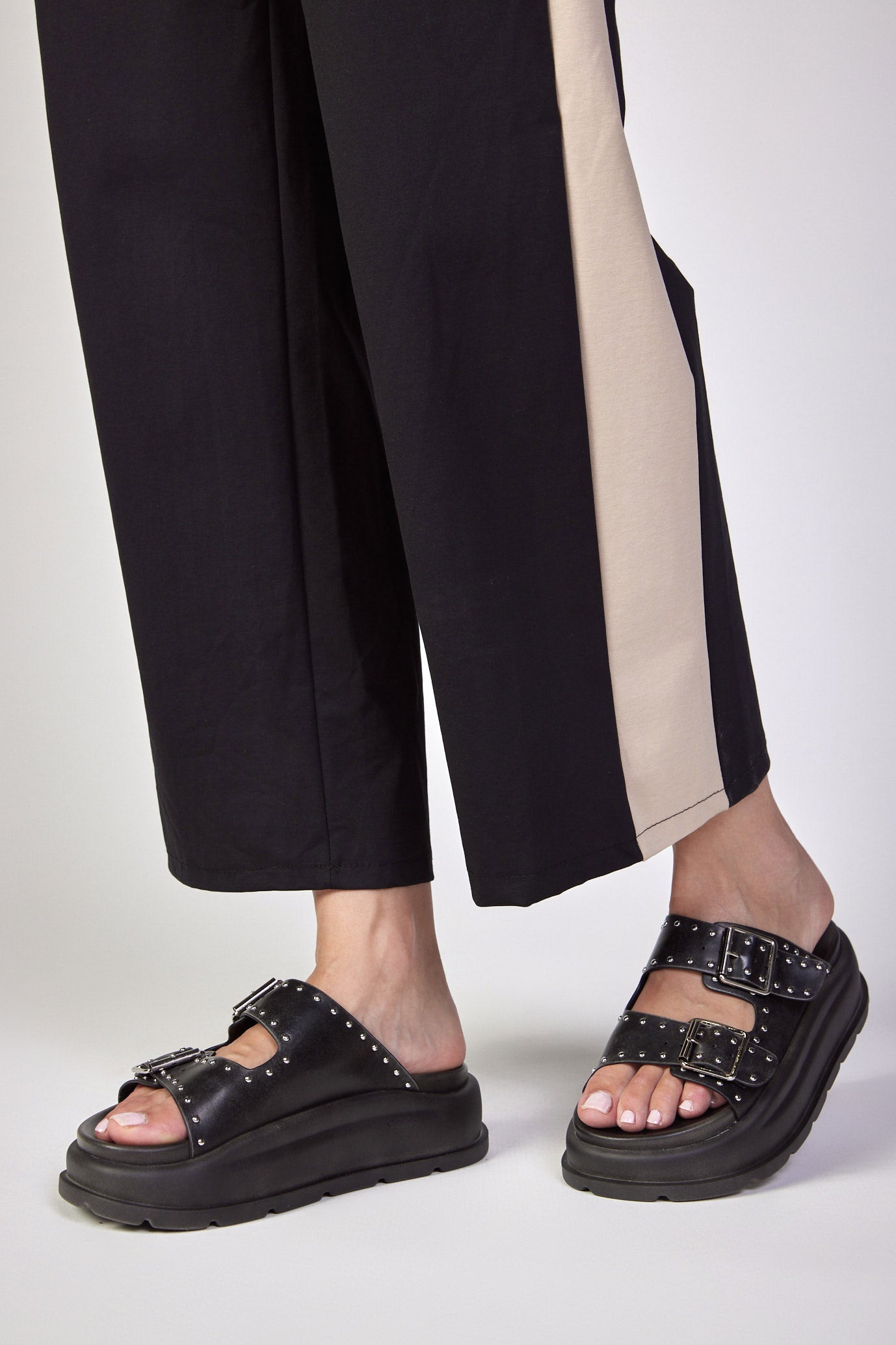 STREET Rivet Platform Flip Flops