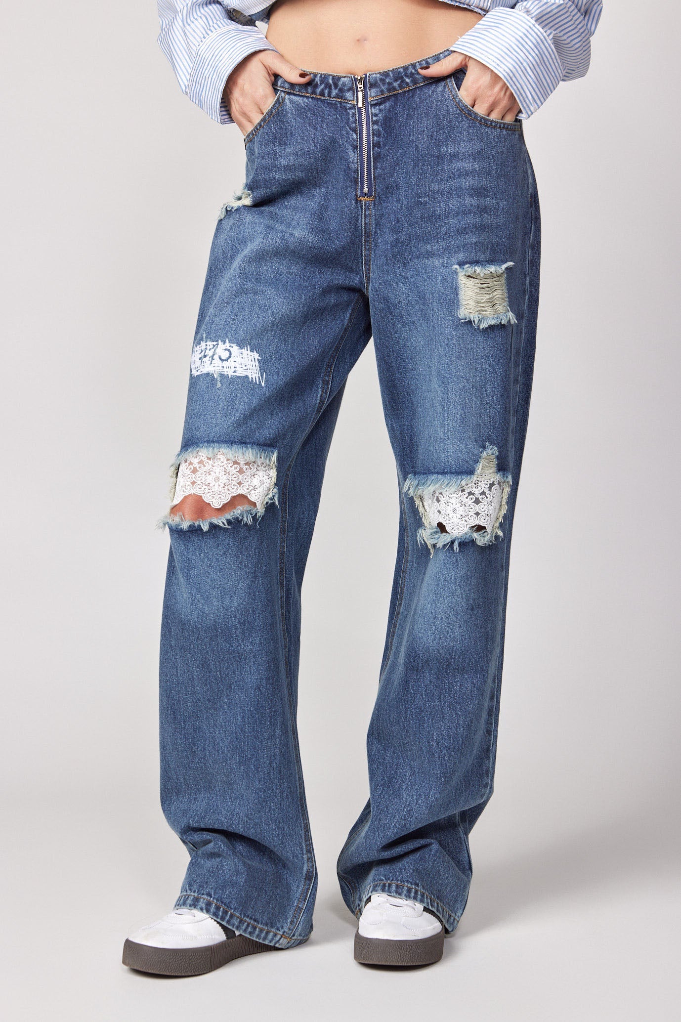 Ripped lace-up jeans 770