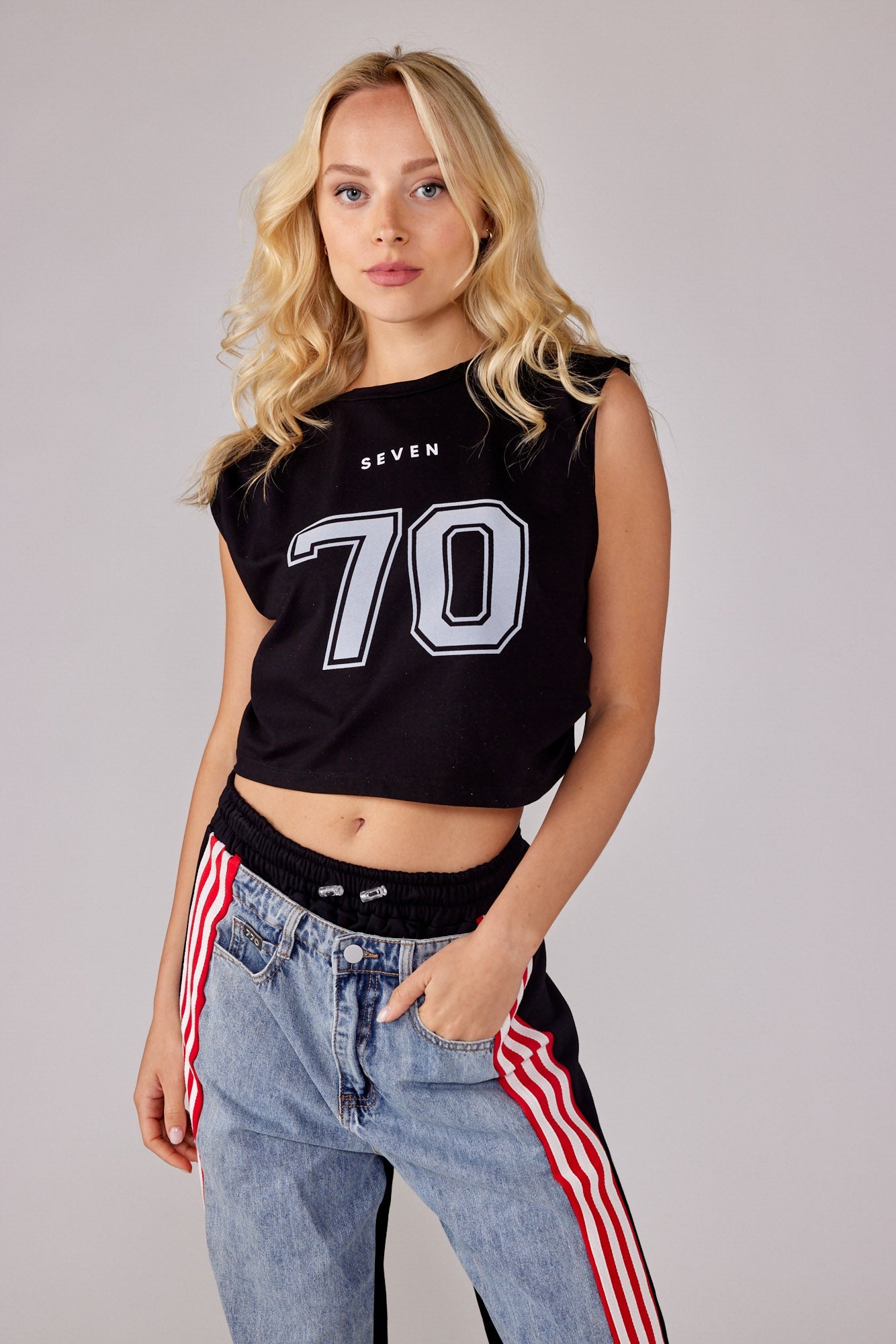 Sleeveless wrinkled shirt CODE