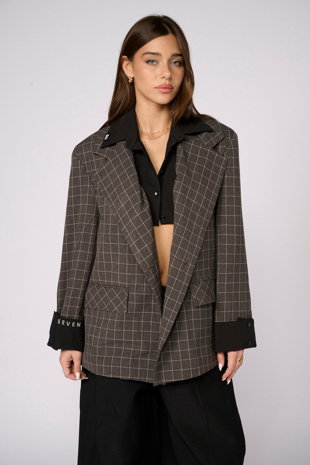 Checkered jacket combined with buttoned crop top SEVEN