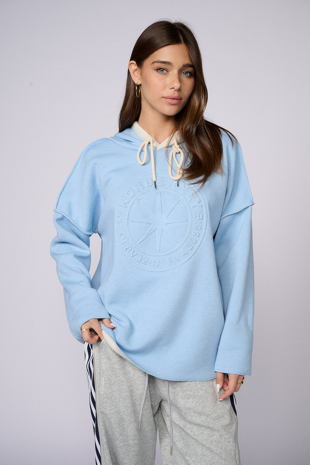 חולצת קפוצ'ון סריג