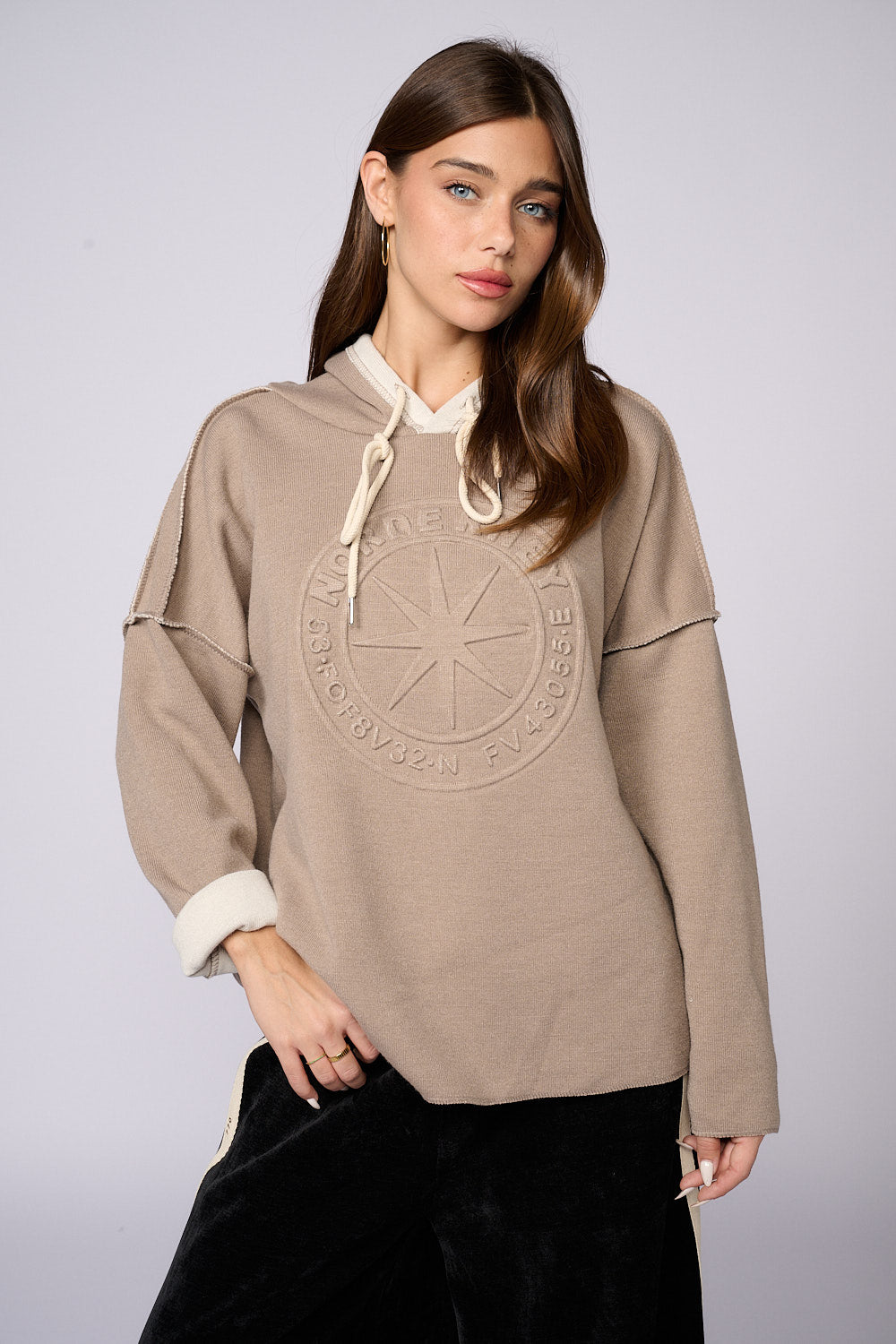 חולצת קפוצ'ון סריג