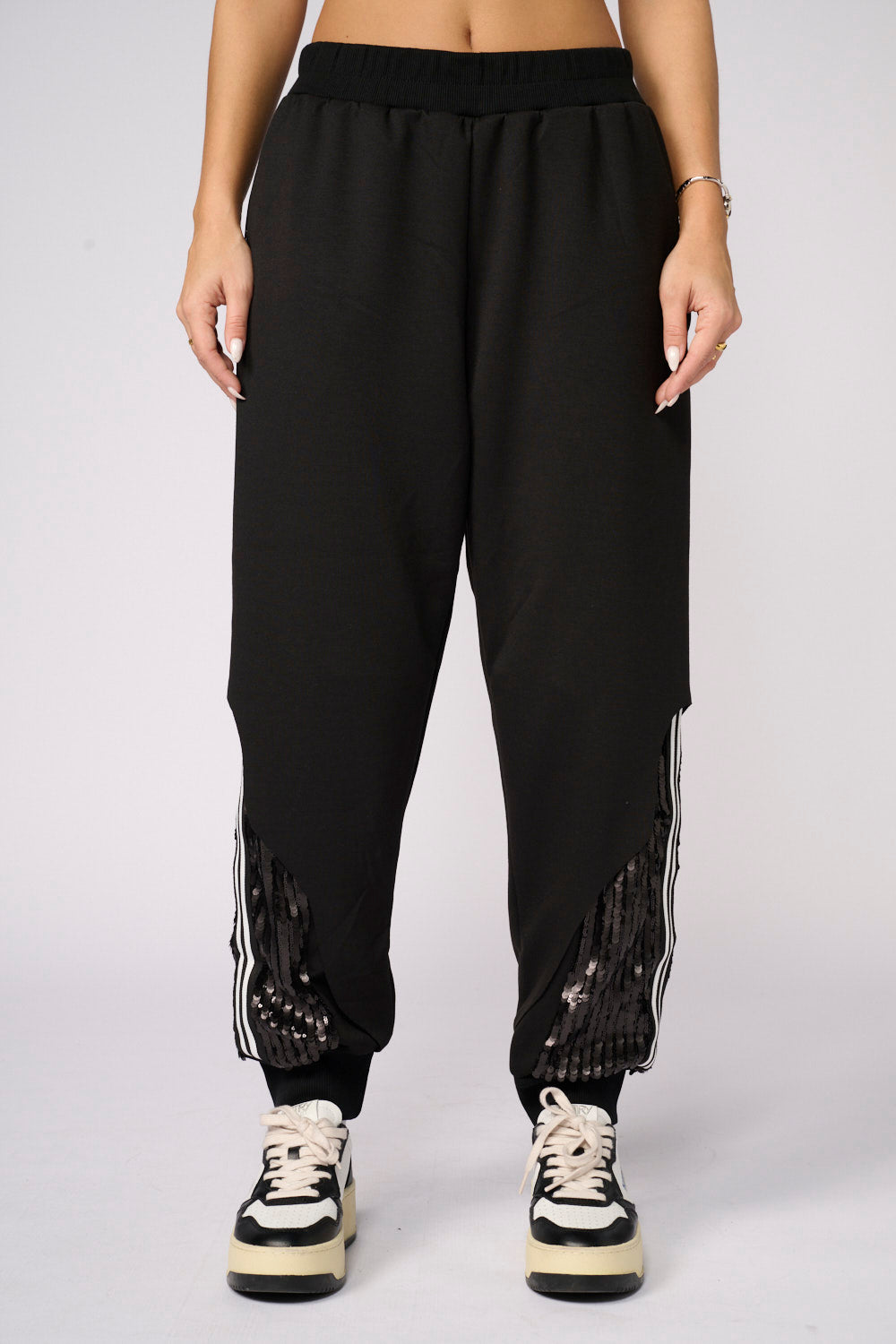 מכנסים בשילוב פייטים