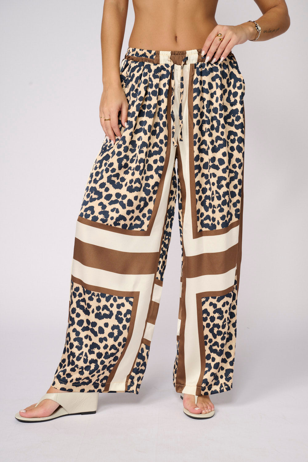 מכנסי סאטן מנומר