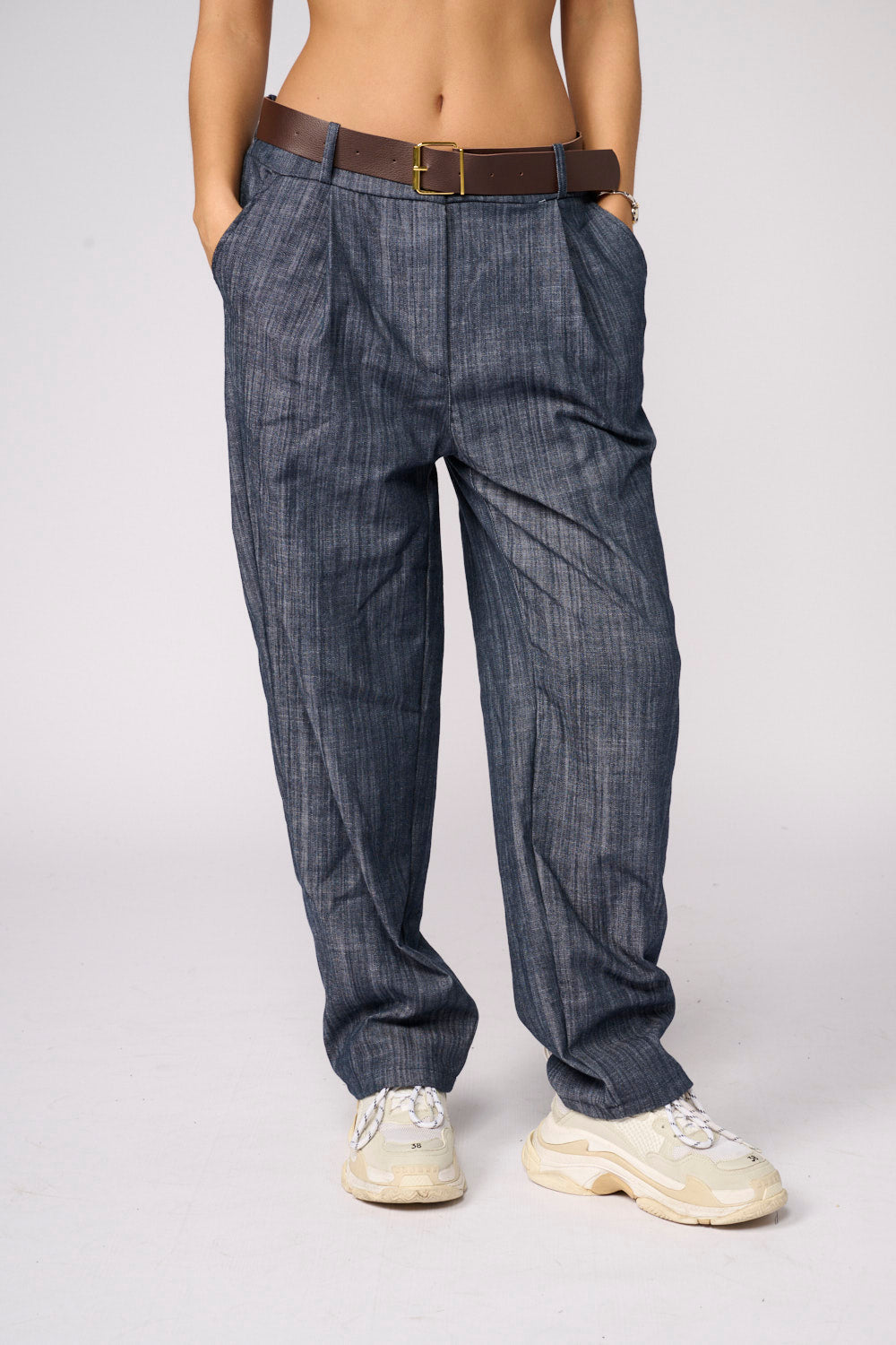 מכנסי ג'ינס דק בשילוב חגורה