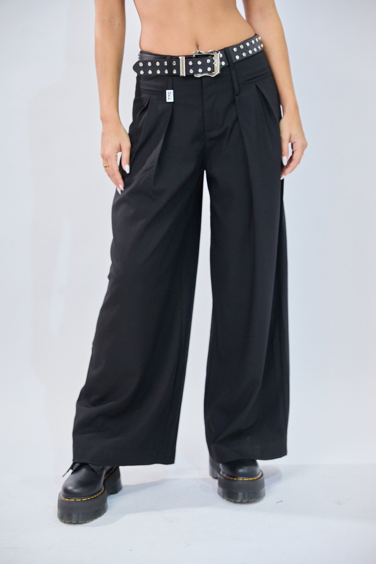 Tailored pants with rivet belt 770