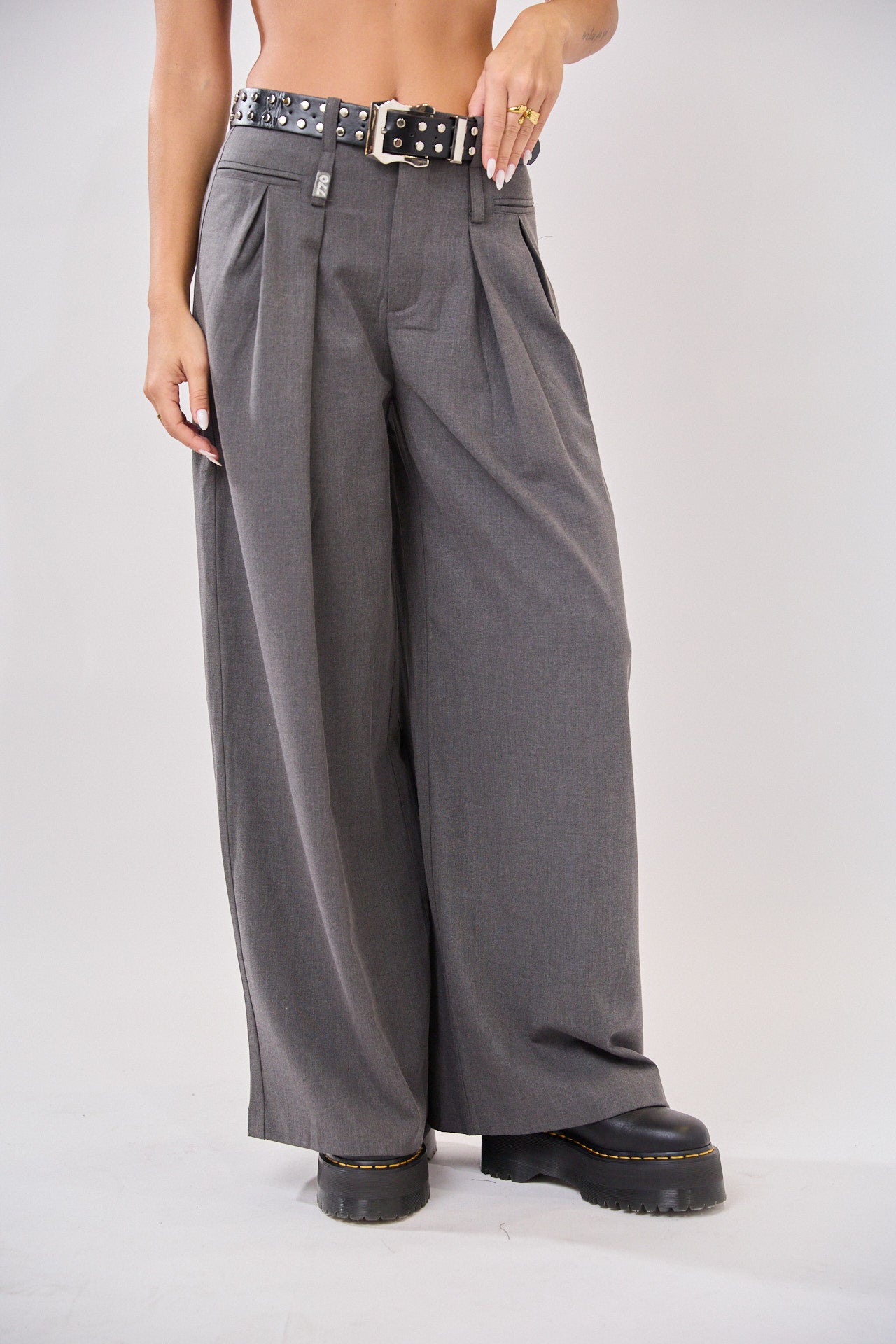 Tailored pants with rivet belt 770