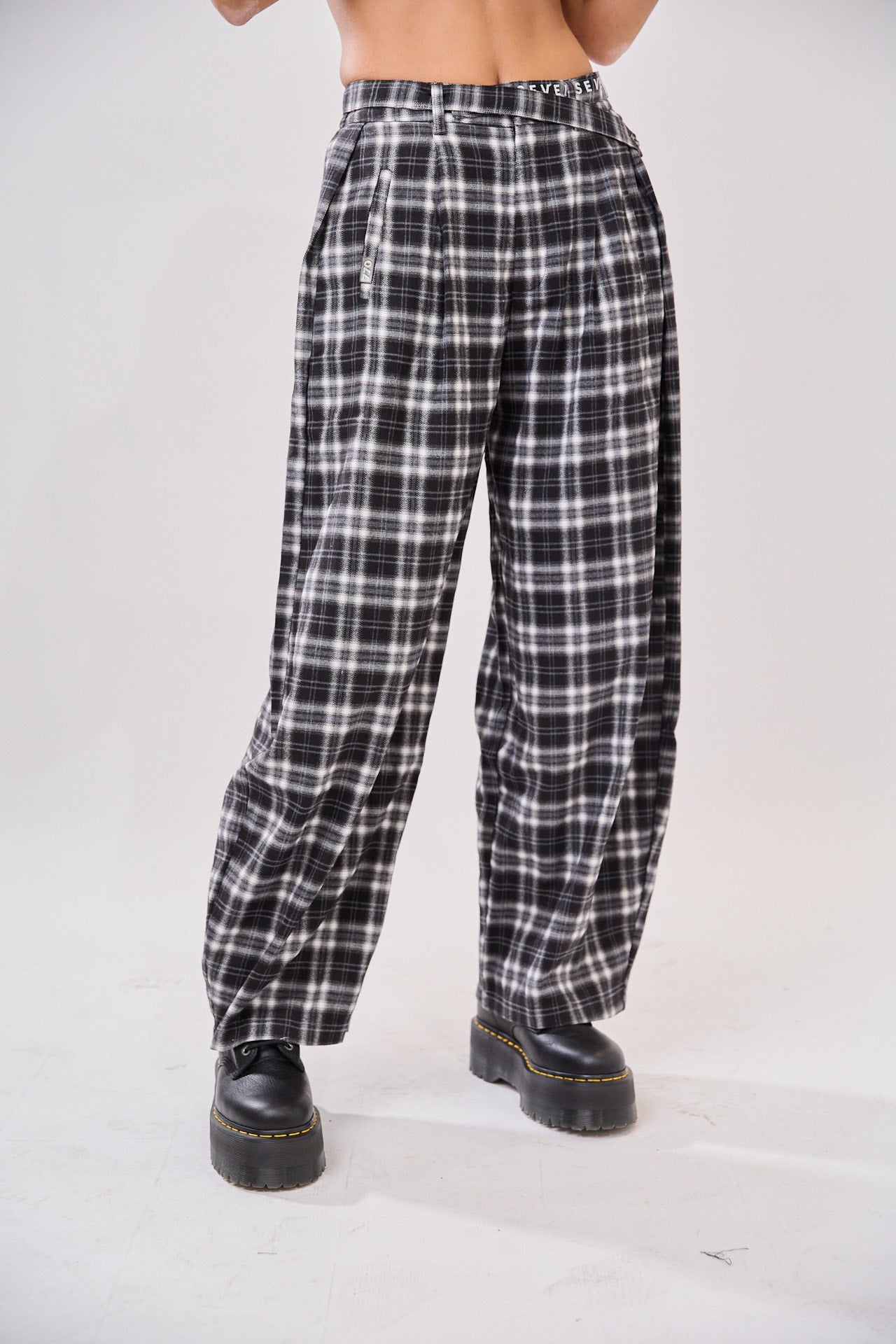 Tailored fit plaid pants 770
