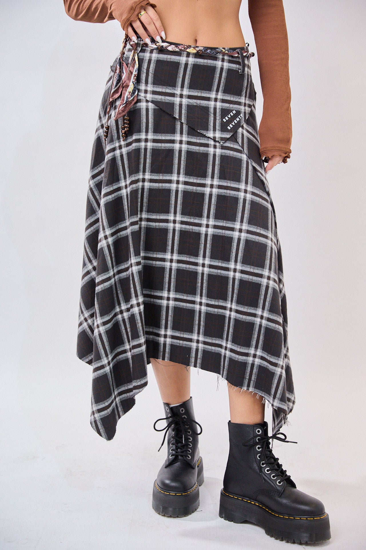 Asymmetric flannel skirt 770